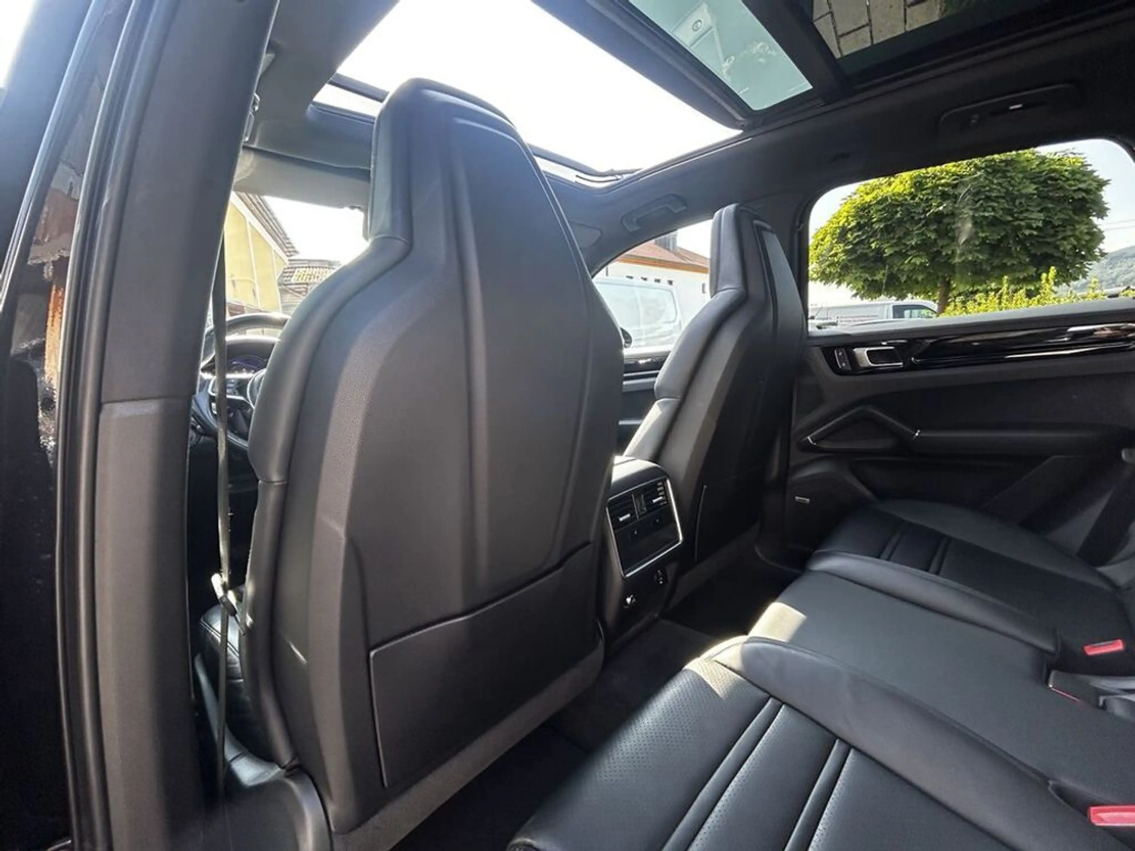 Porsche Cayenne E-Hybrid *HUD*SITZKL*PANO*APPROVED*21'' — photo 15