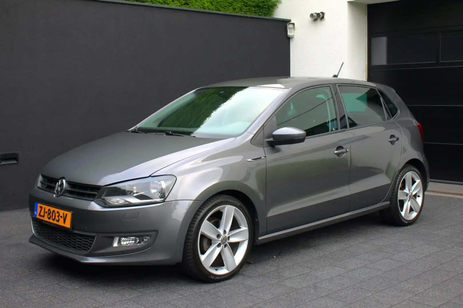 Volkswagen Polo 1.2 TSI Highline Grijs - 1