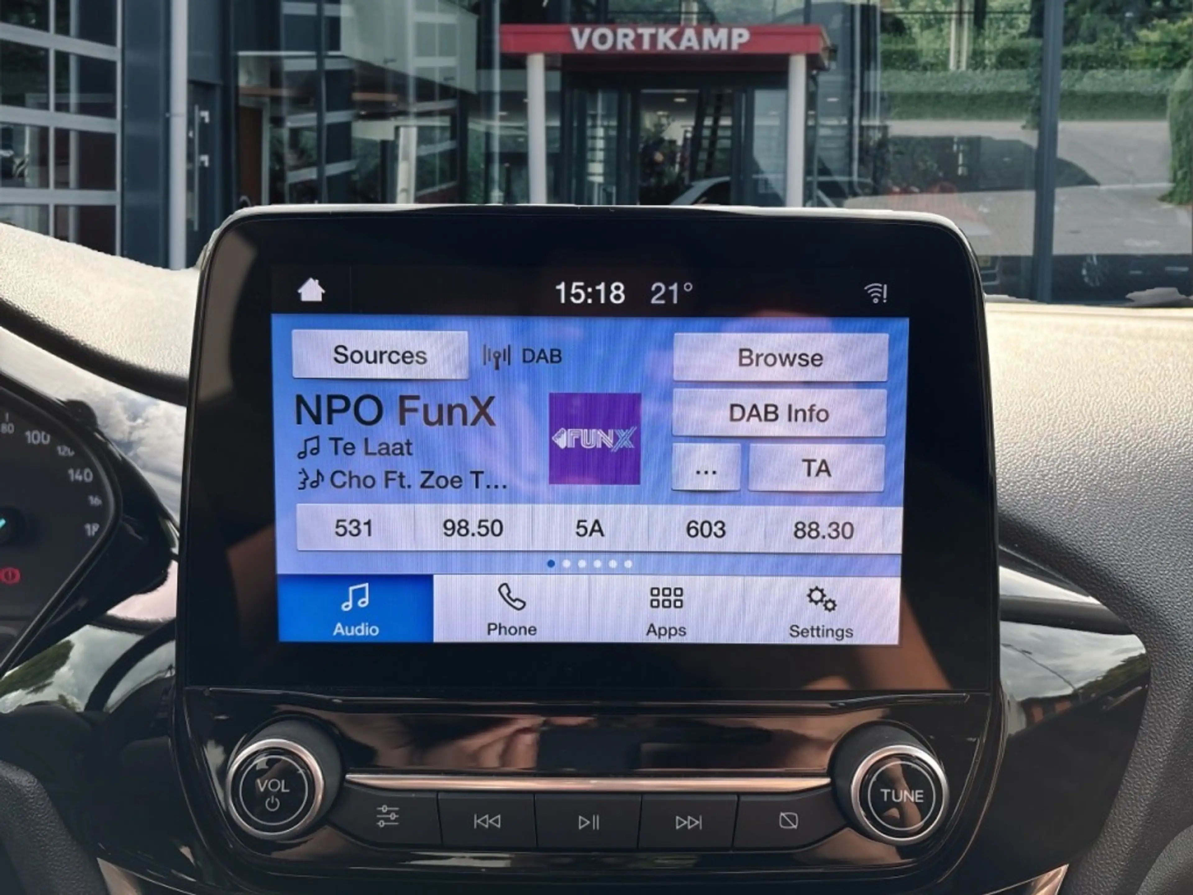 Ford Fiesta 1.1 CRUISE/CARPLAY/PDC — photo 19