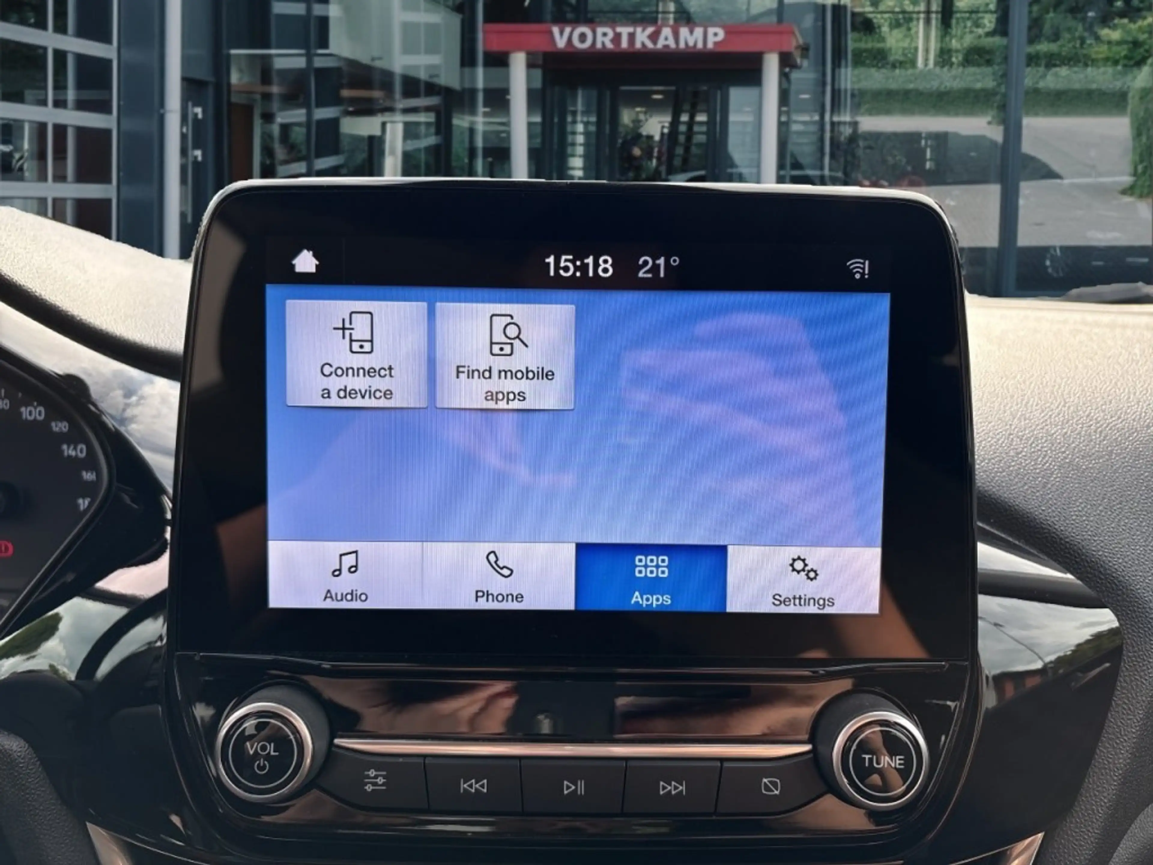 Ford Fiesta 1.1 CRUISE/CARPLAY/PDC — photo 21