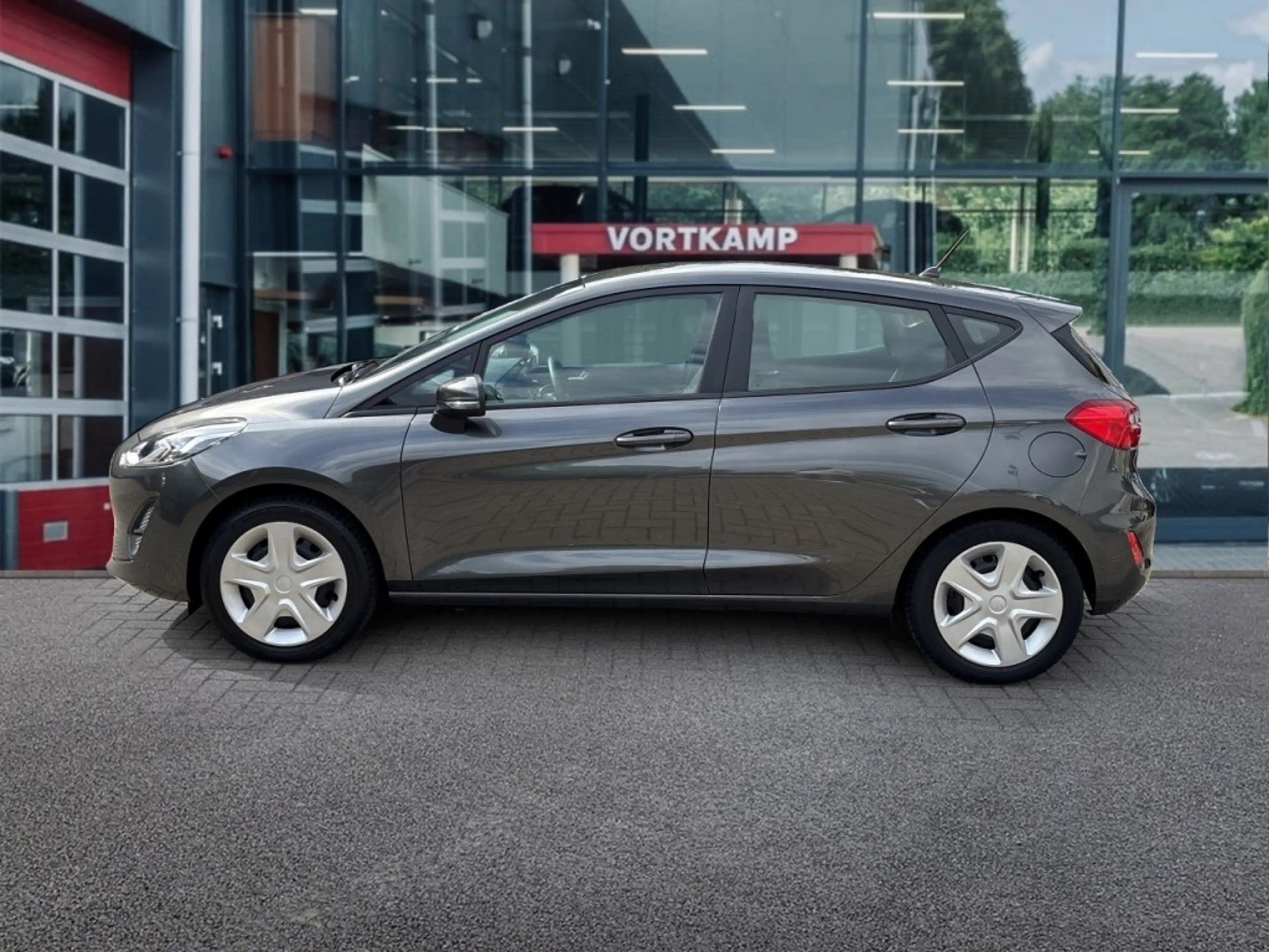 Ford Fiesta 1.1 CRUISE/CARPLAY/PDC — photo 8