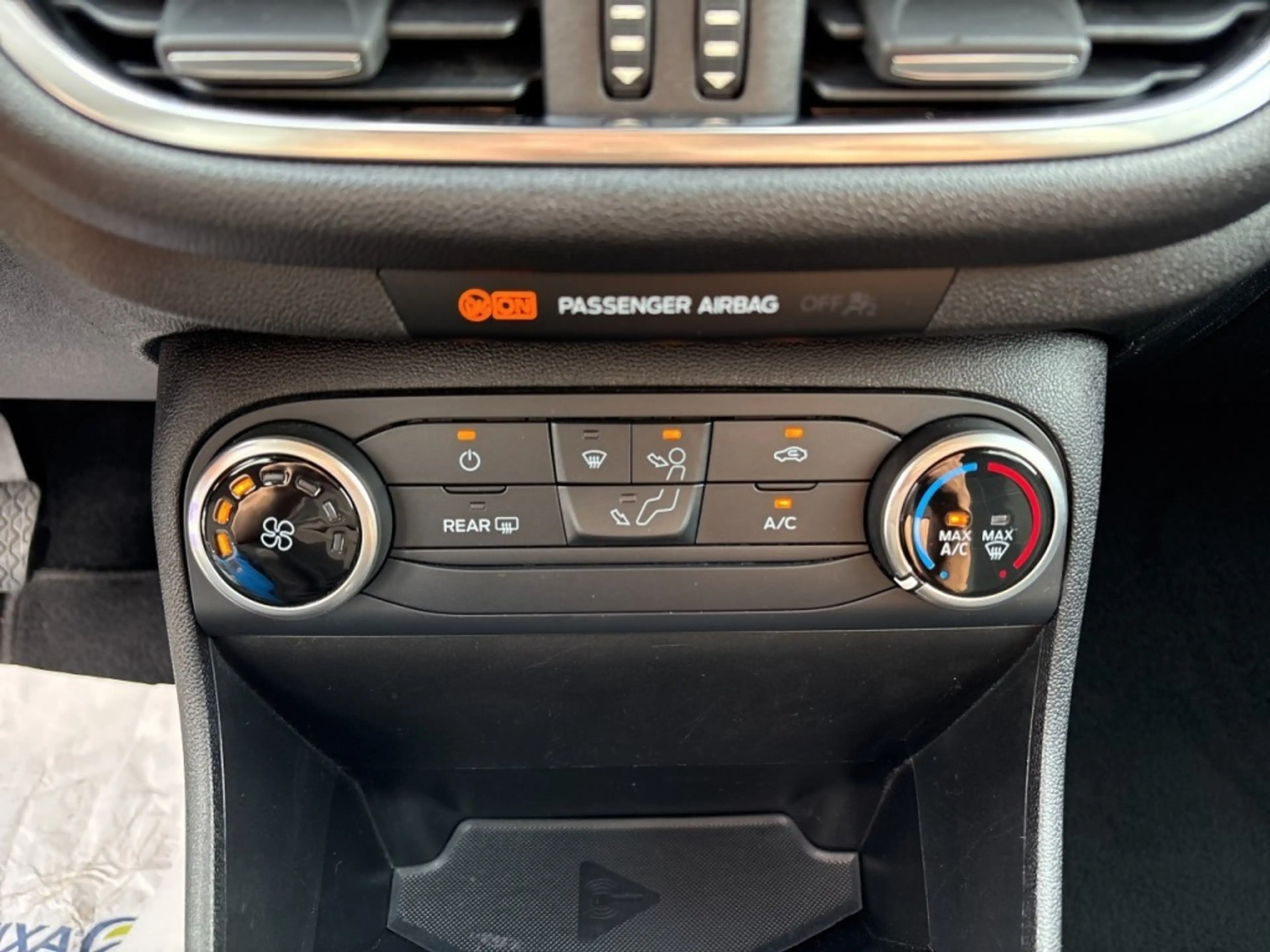 Ford Fiesta 1.1 CRUISE/CARPLAY/PDC — photo 18