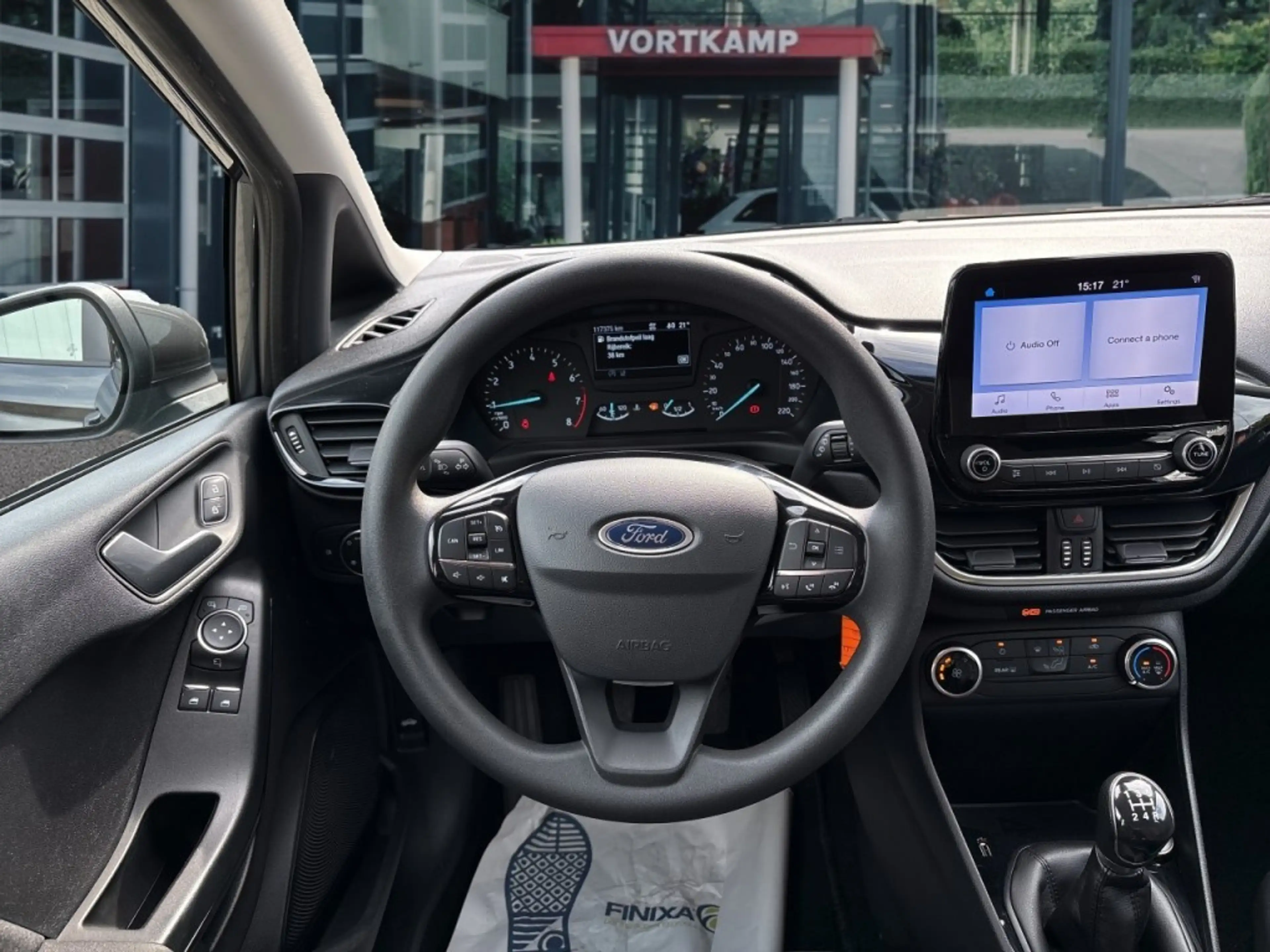 Ford Fiesta 1.1 CRUISE/CARPLAY/PDC — photo 13