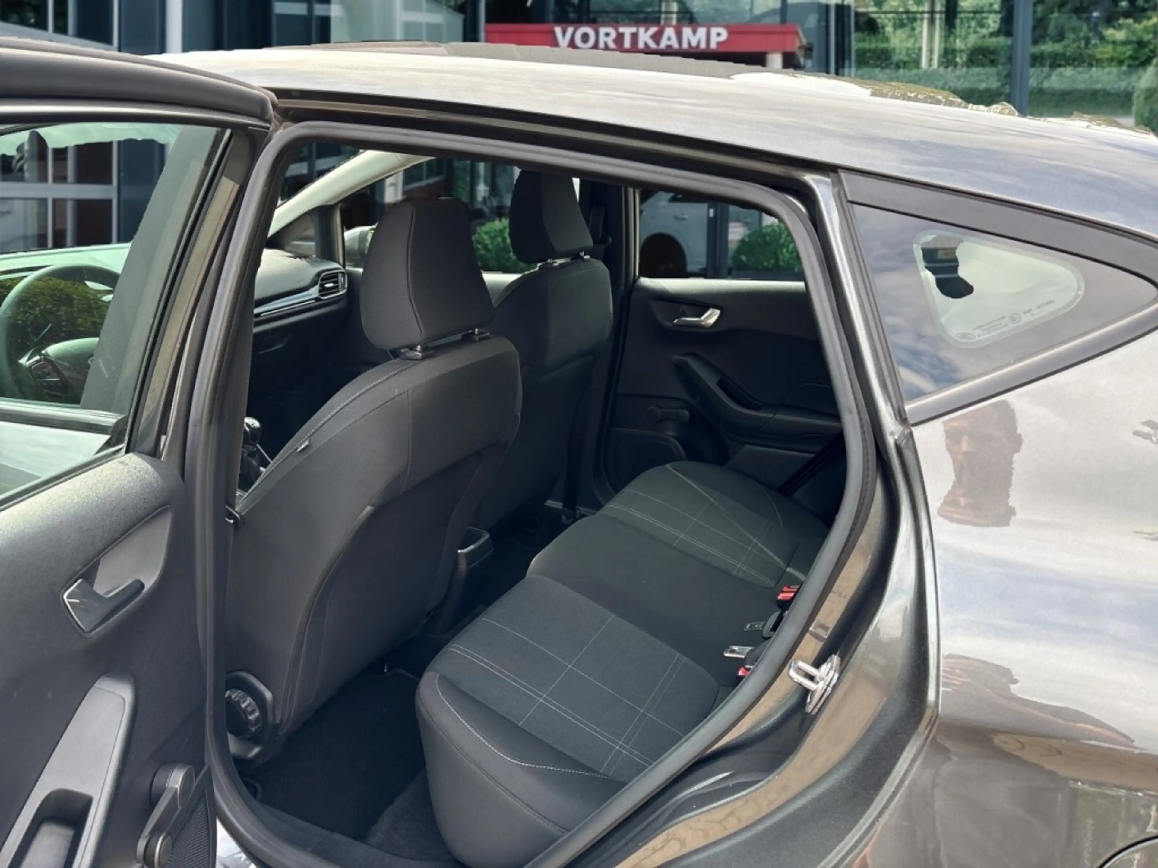 Ford Fiesta 1.1 CRUISE/CARPLAY/PDC — photo 12