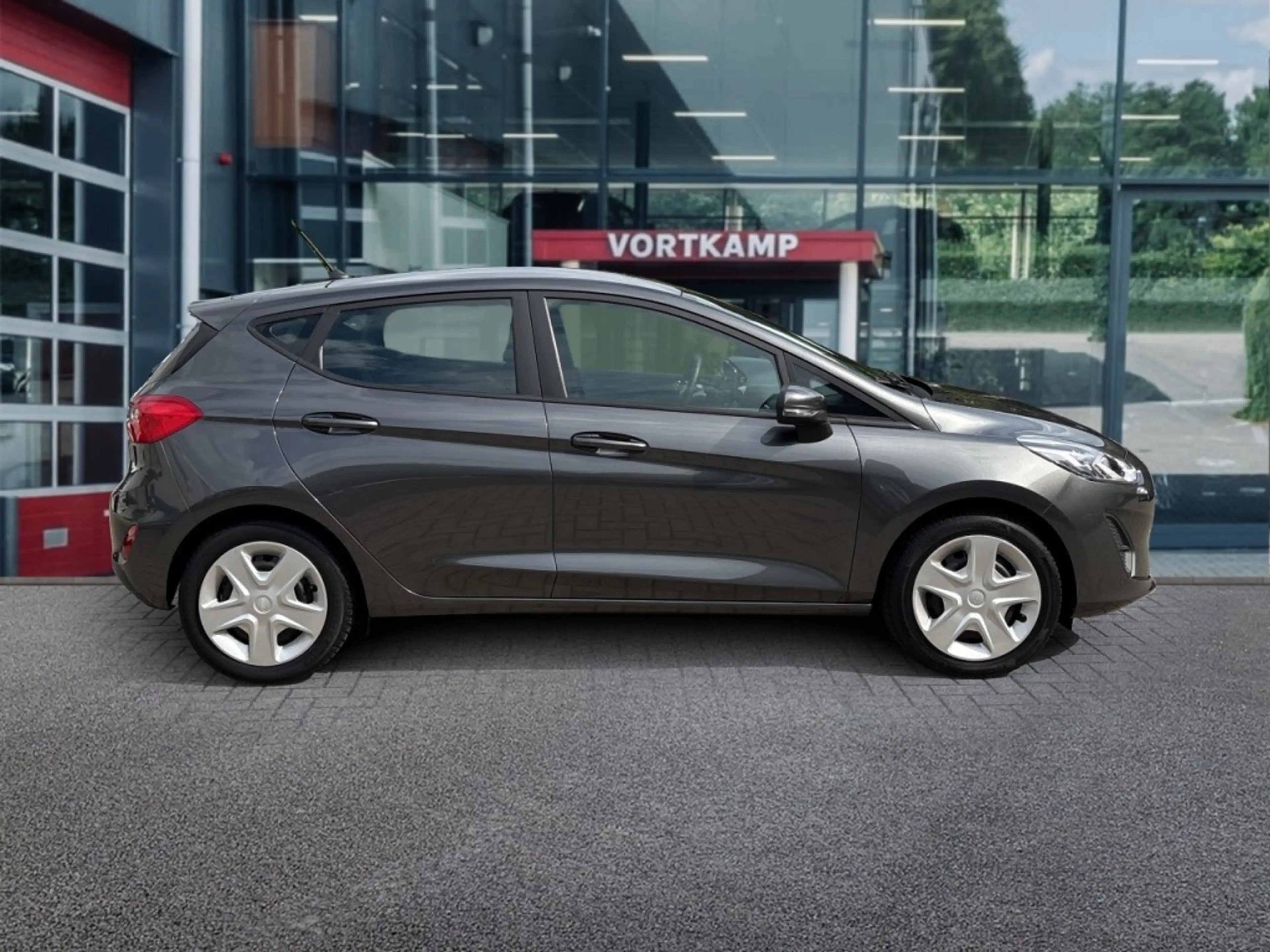 Ford Fiesta 1.1 CRUISE/CARPLAY/PDC — photo 4