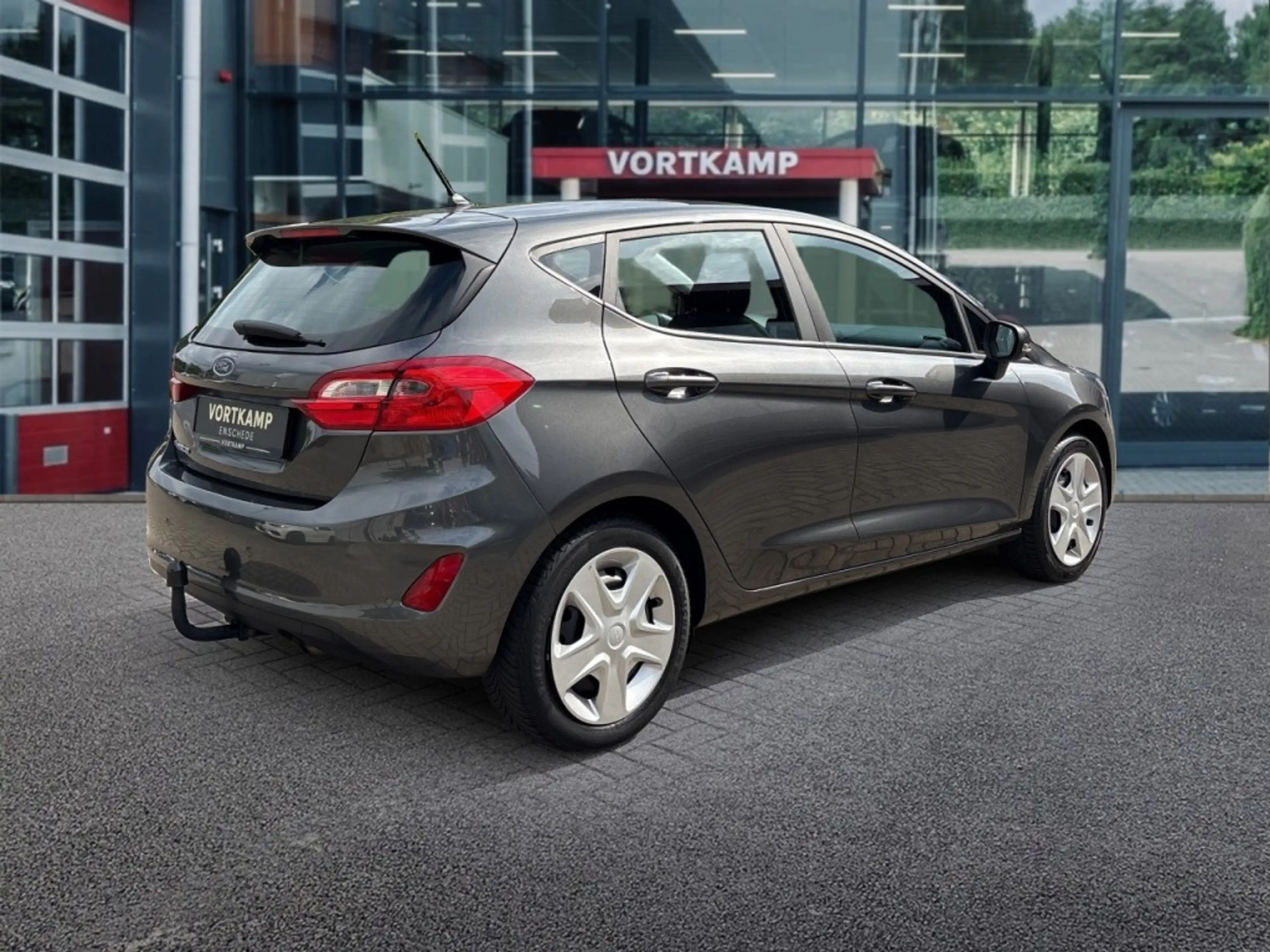 Ford Fiesta 1.1 CRUISE/CARPLAY/PDC — photo 5
