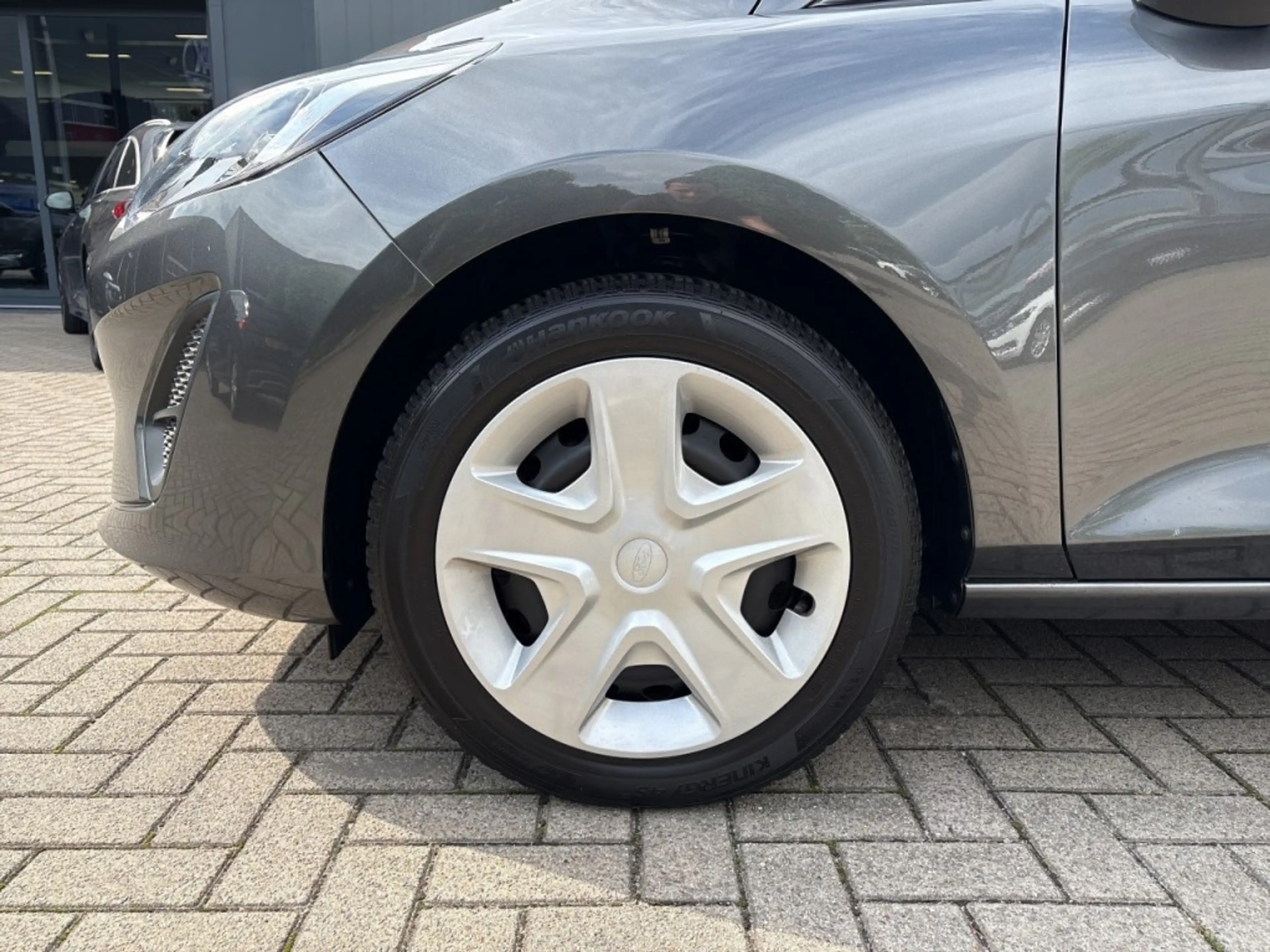 Ford Fiesta 1.1 CRUISE/CARPLAY/PDC — photo 9
