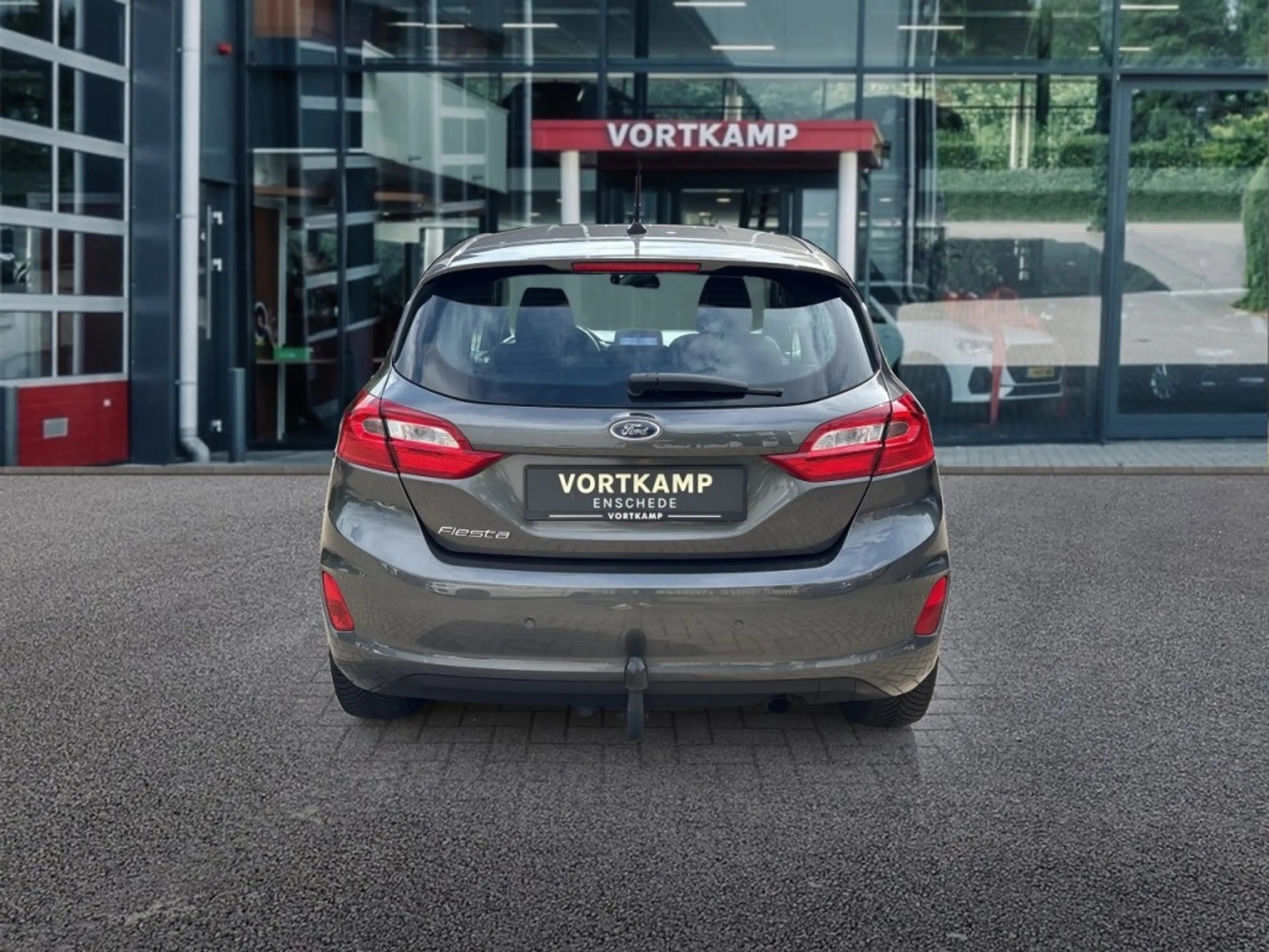 Ford Fiesta 1.1 CRUISE/CARPLAY/PDC — photo 6