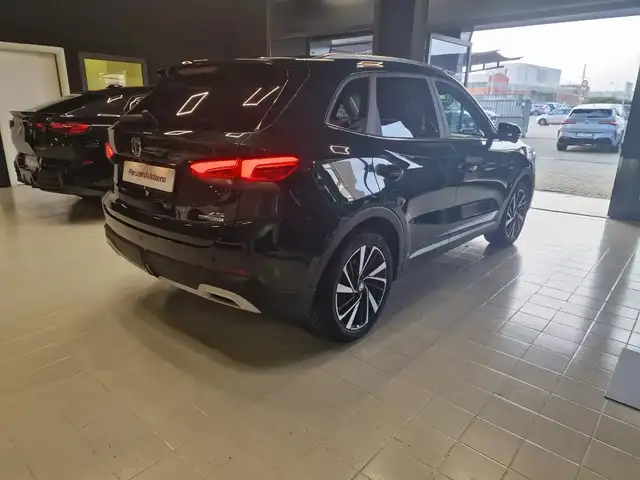 MG ZS view 4