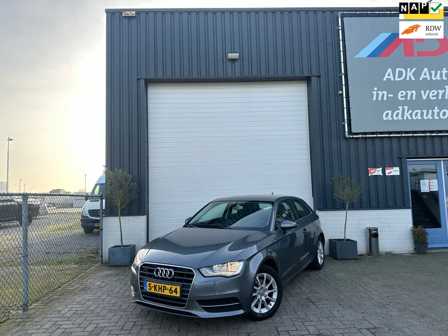 Audi A3 1.4 TFSI Attraction Pro Line AUTOMAAT/NAVI/CRUISE/ Grijs - 1