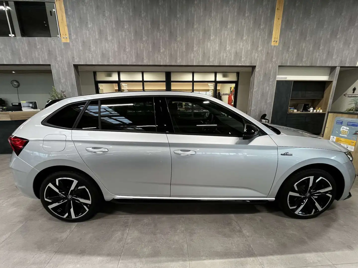 Skoda Scala Monte Carlo 1.5 TSI DSG AHK 18 App Zilver - 2