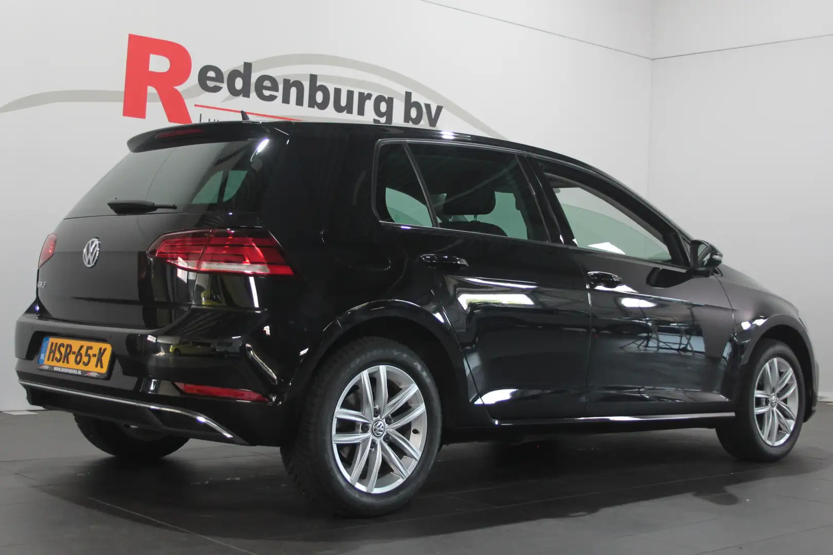 Volkswagen Golf 1.0 TSI Trendline - Navi / Bluetooth / PDC Zwart - 2