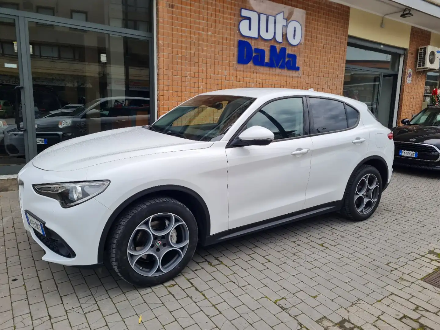 Alfa Romeo Stelvio Stelvio 2.2 t Sport Tech Q4 190cv auto Weiß - 1