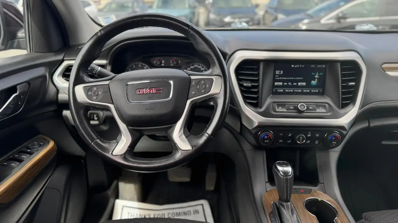 GMC Acadia снимка GMC Acadia