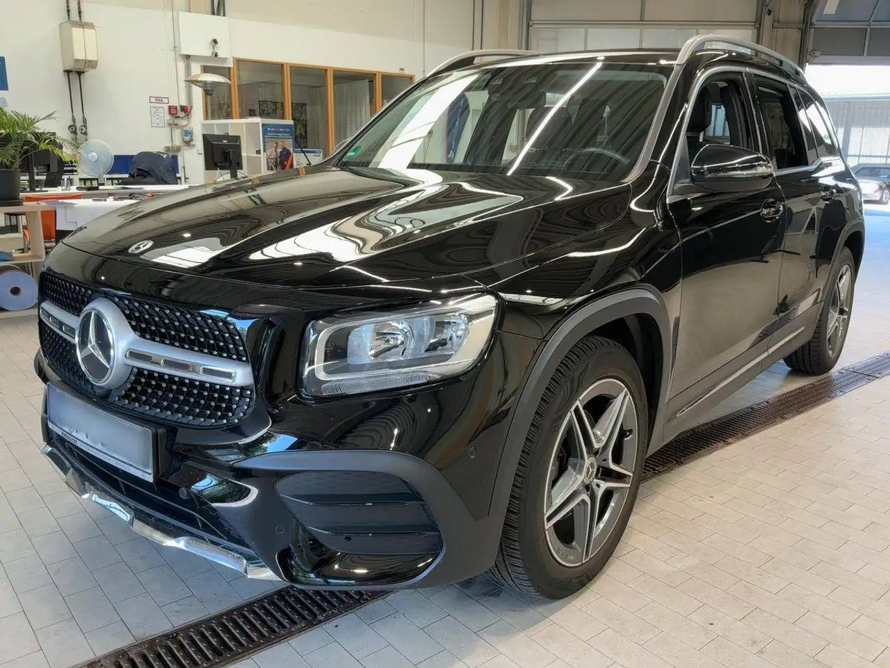 Mercedes-Benz GLB 180
