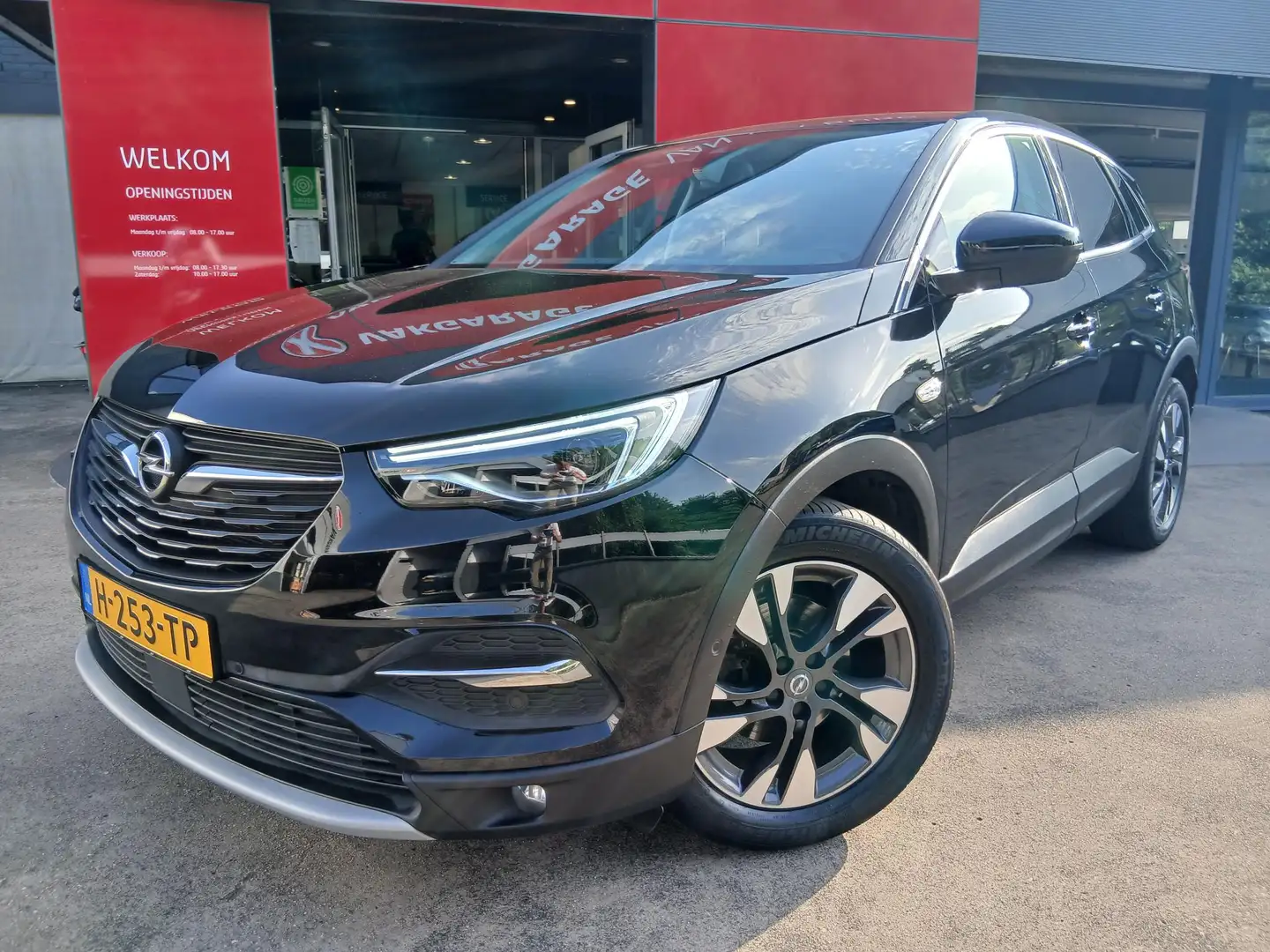 Opel Grandland X 1.2 Turbo Business Executive Zwart - 2