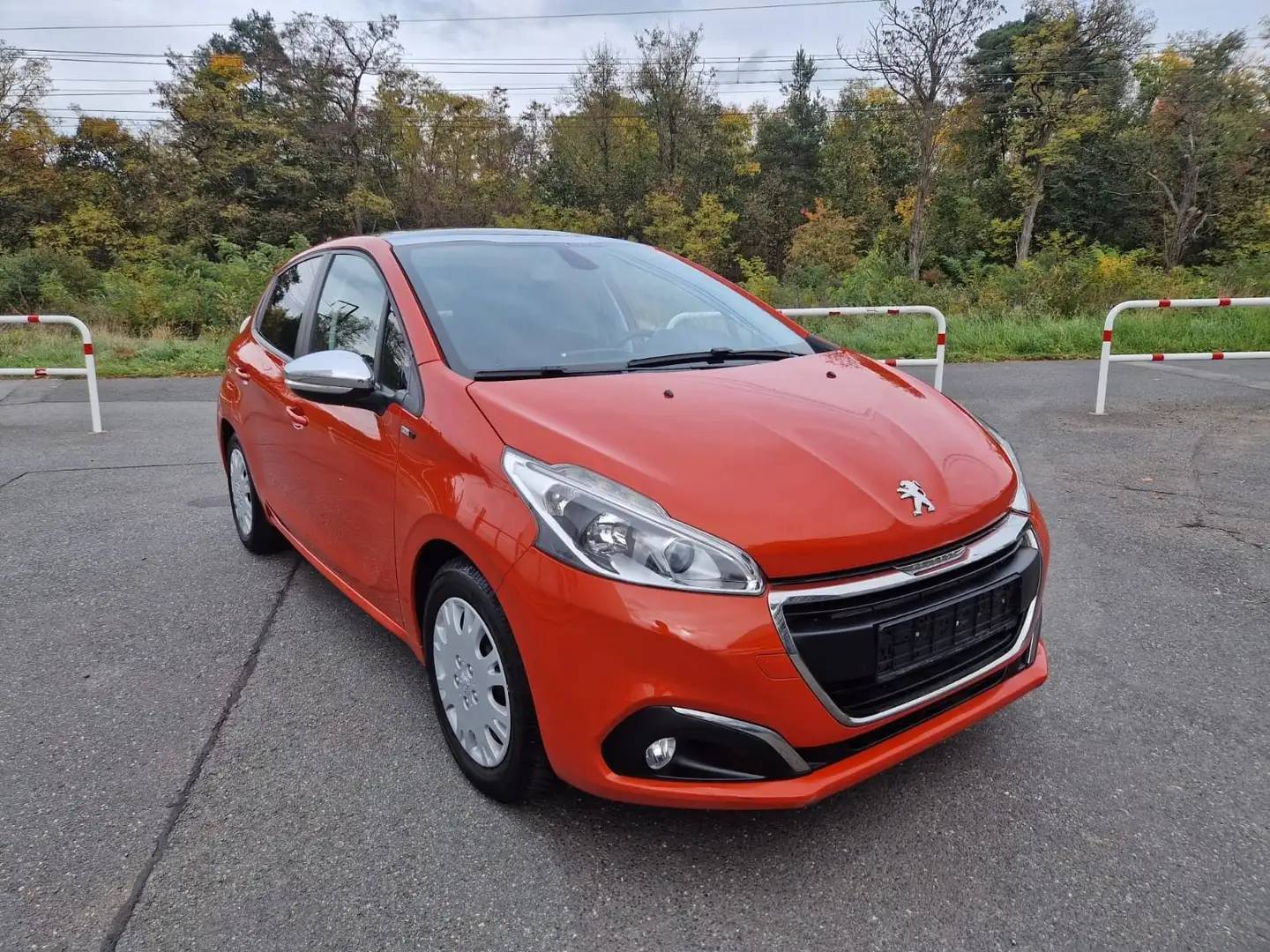 Peugeot 208 Style Orange - 1