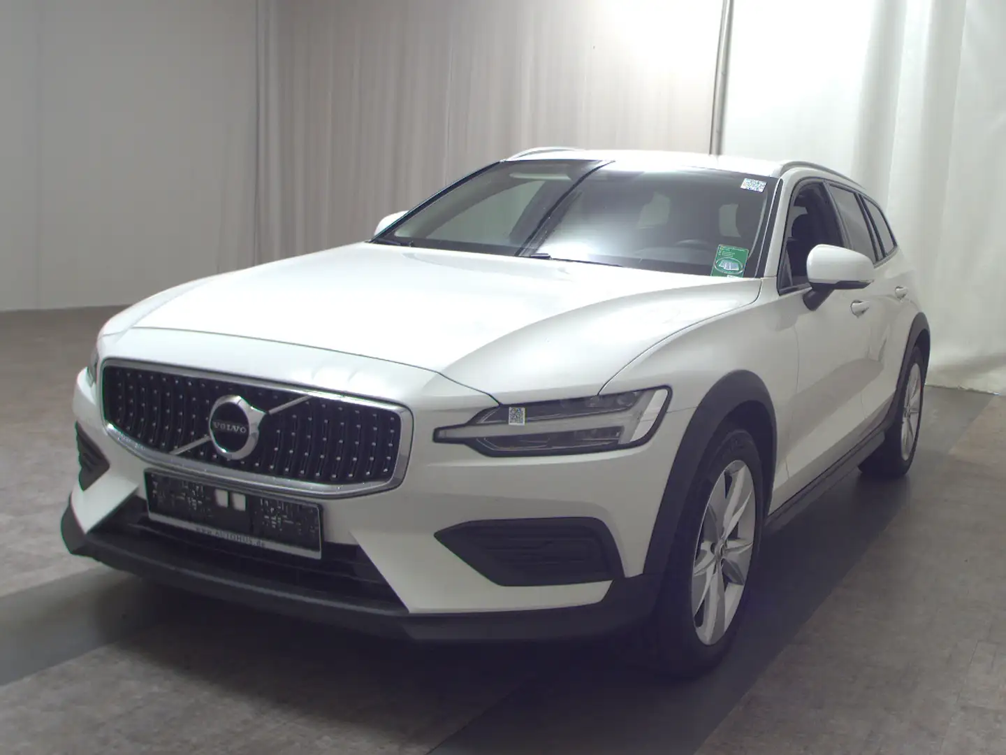 Volvo V60 Cross Country B4 D AWD Navi LED AHK RFK ACC Weiß - 2