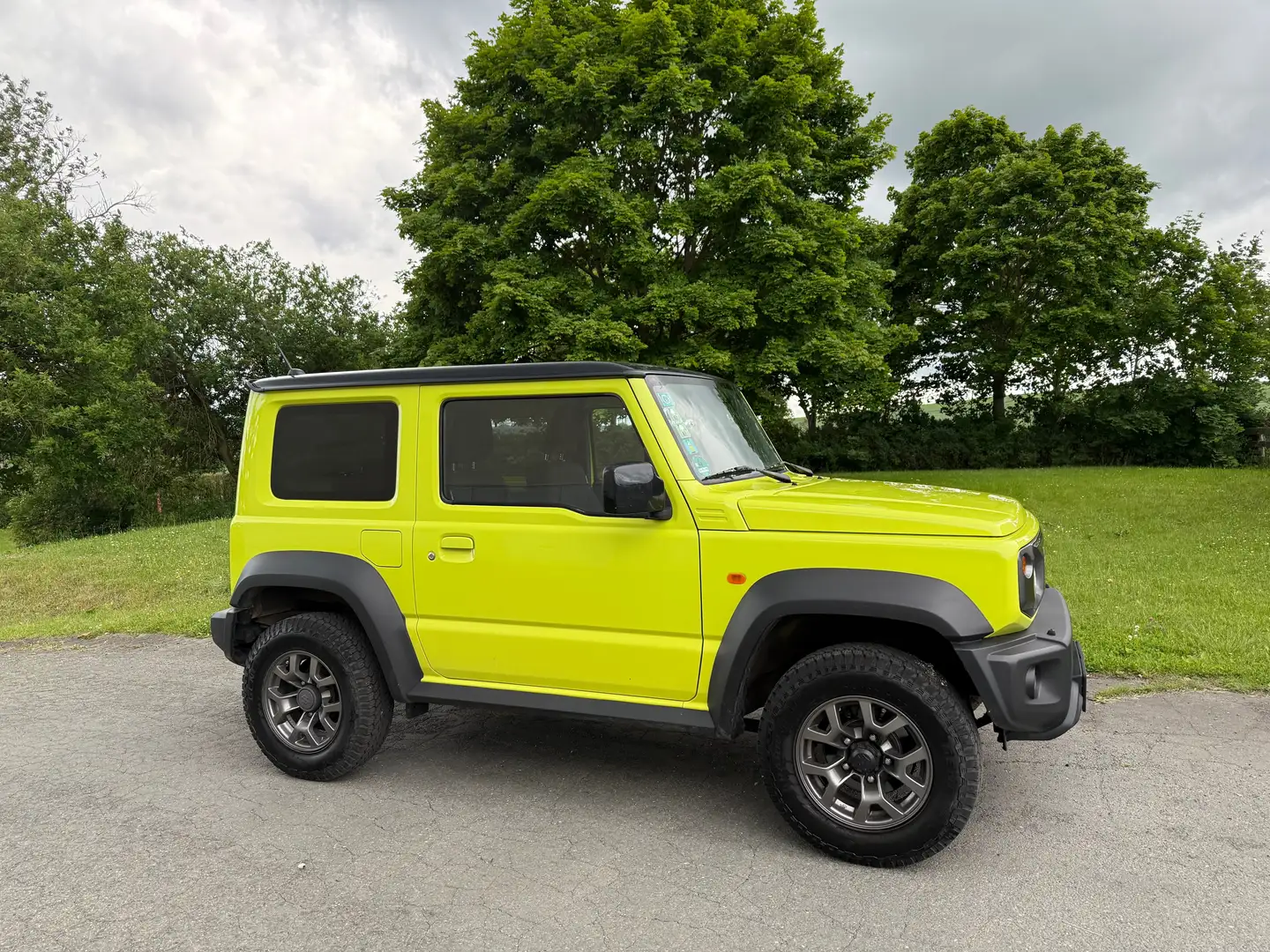 Suzuki Jimny 1.5 ALLGRIP Comfort+ AHK LED 4 Sitze 1.Hand Top Verde - 2