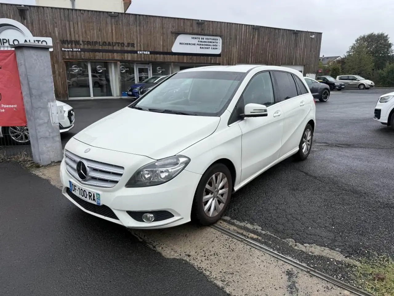 Mercedes-Benz B 180