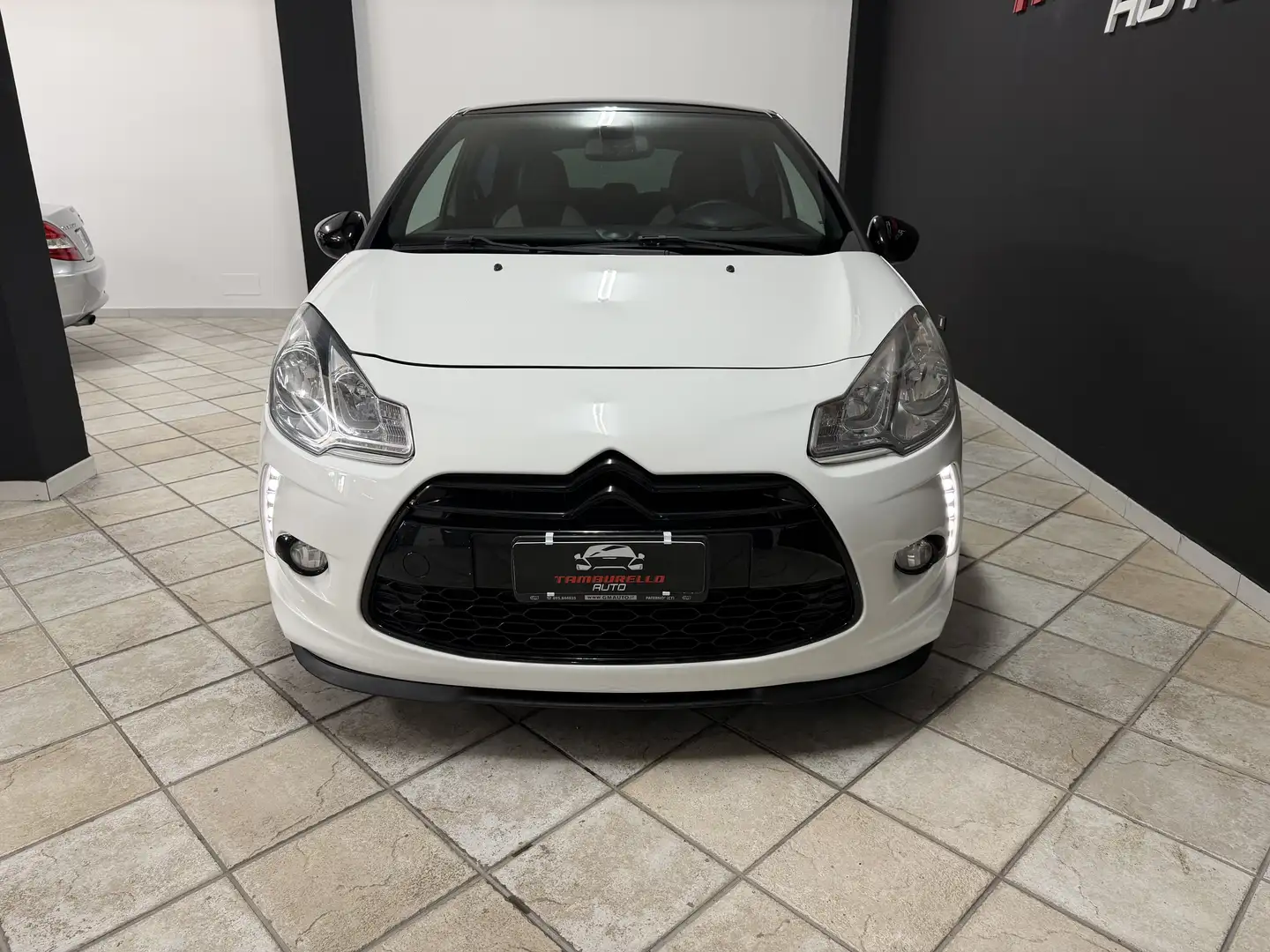 DS Automobiles DS 3 DS 3 1.6 HDi (110) Just Black 2011 Blanc - 2