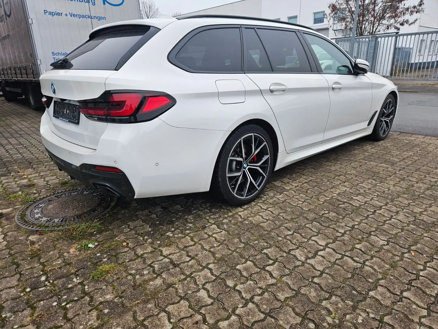 BMW 520 d*M-SPORT*HUD**AHK*KOMF.SITZE*SITZBELÜFTUNG Weiß - 2