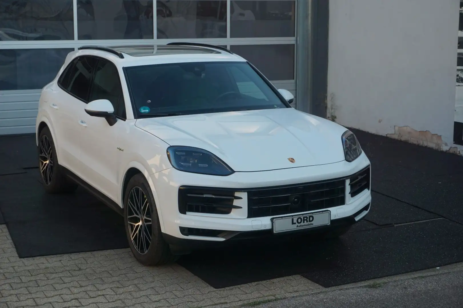 Porsche Cayenne E-Hybrid*Luft*AHK*Pano*BeifahrerDisplay* Weiß - 2