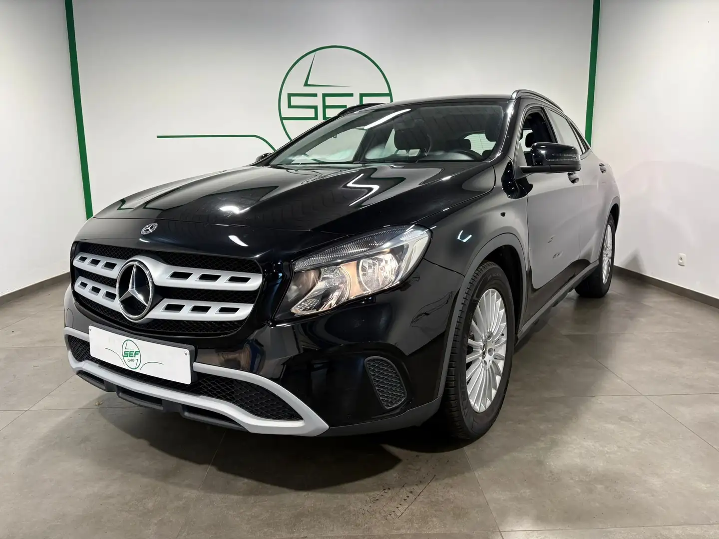 Mercedes-Benz GLA 180 GLA 180 Business Solution (EU6.2) - 1