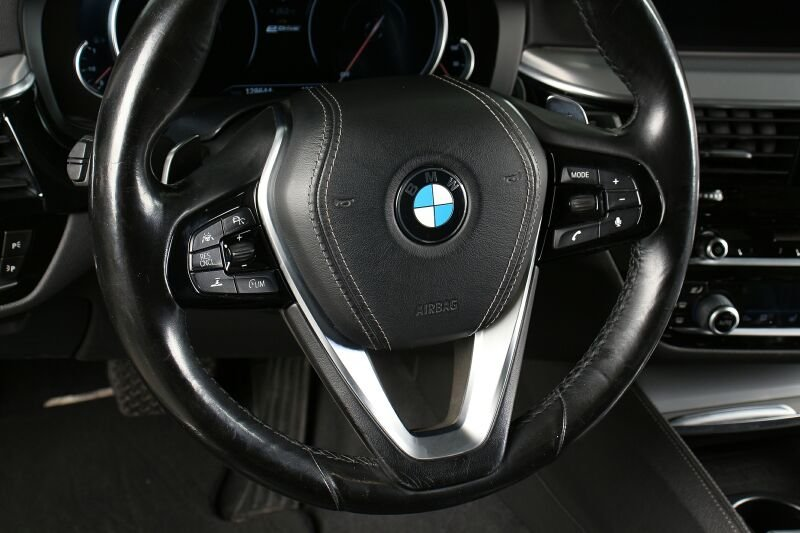 BMW 530 e iPerf. Luxury Line ACC HuD Navi/TV HiFi LED — photo 14