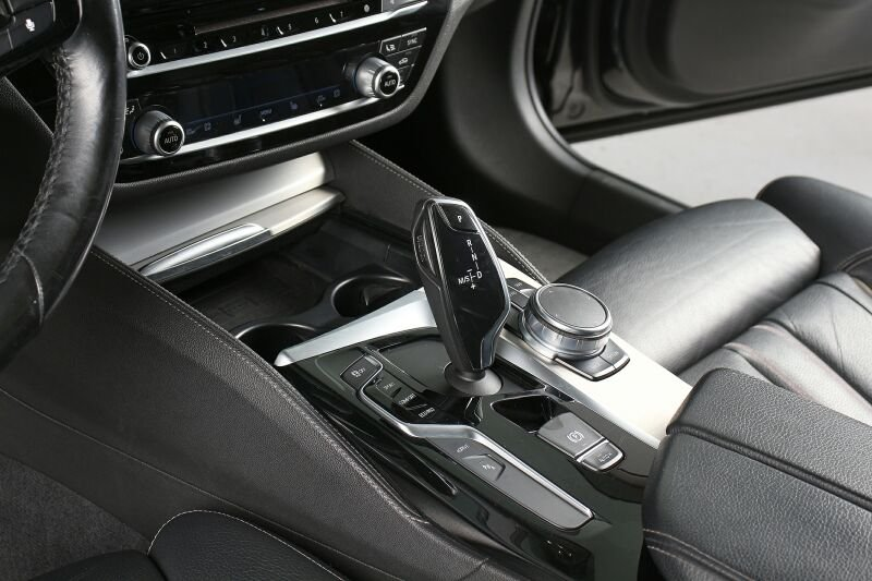 BMW 530 e iPerf. Luxury Line ACC HuD Navi/TV HiFi LED — photo 9
