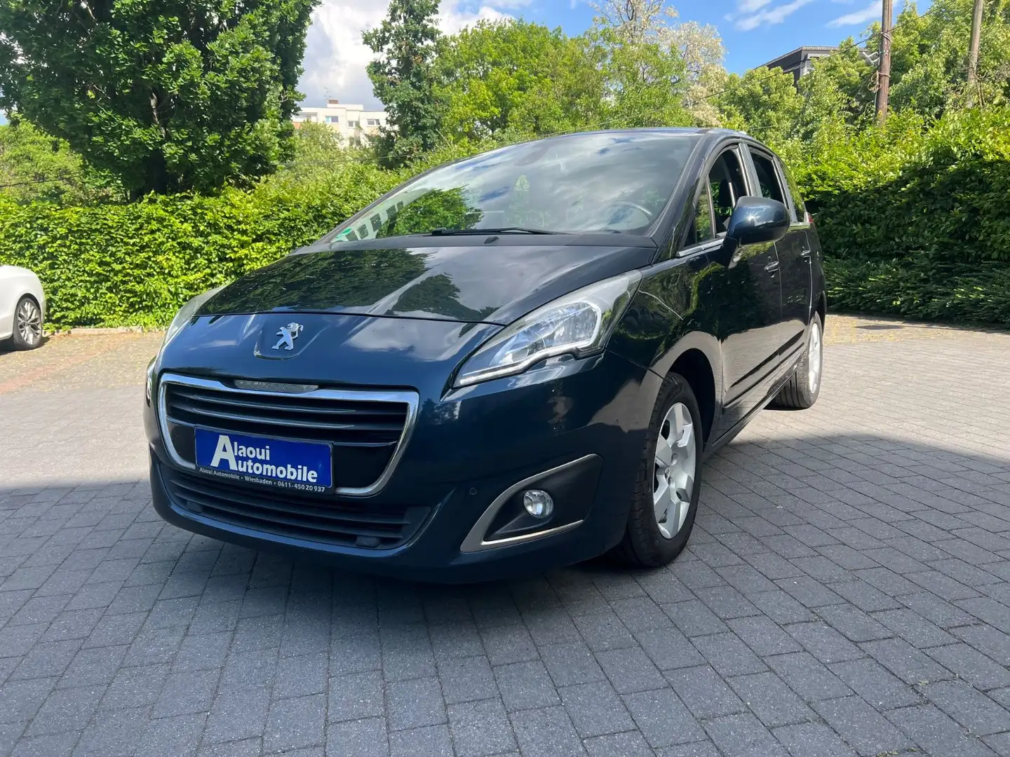 Peugeot 5008 Active Blau - 2
