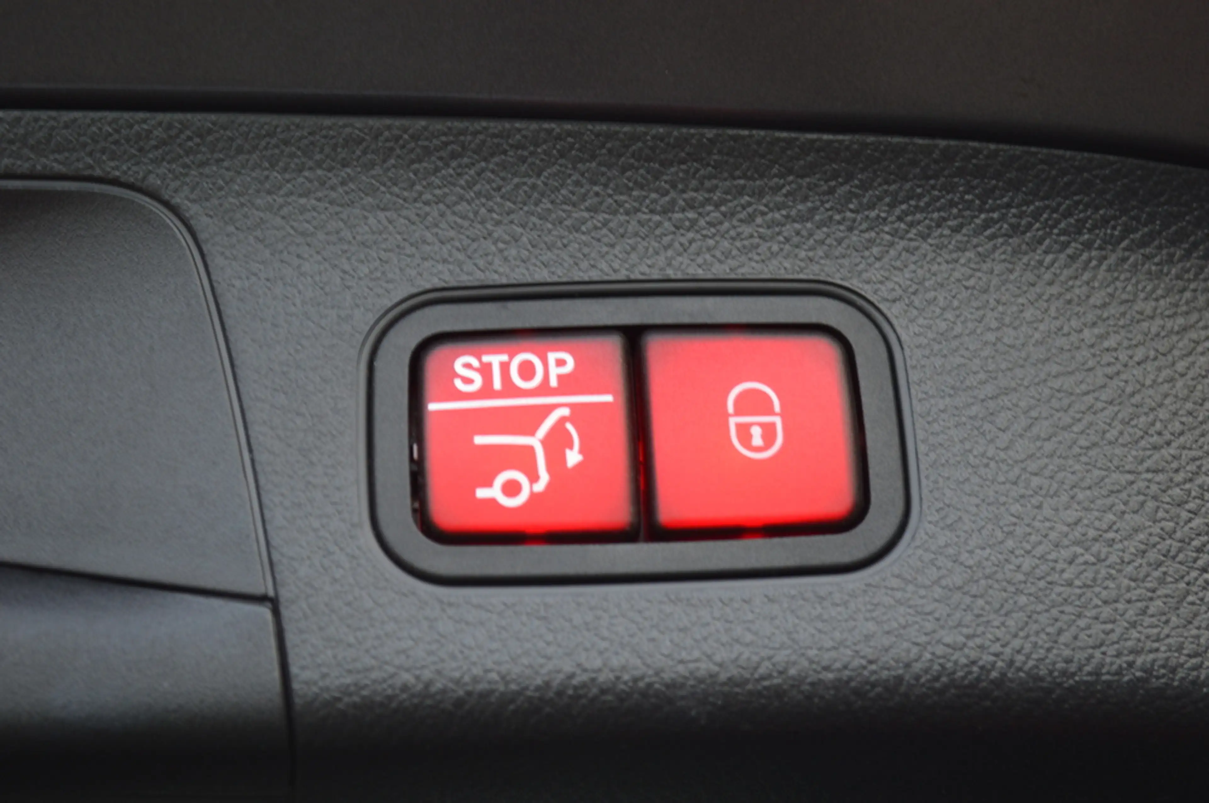 Mercedes-Benz GLA 250 e AMG Multibeam Panorama Memory Camera Keyless Tre — photo 28