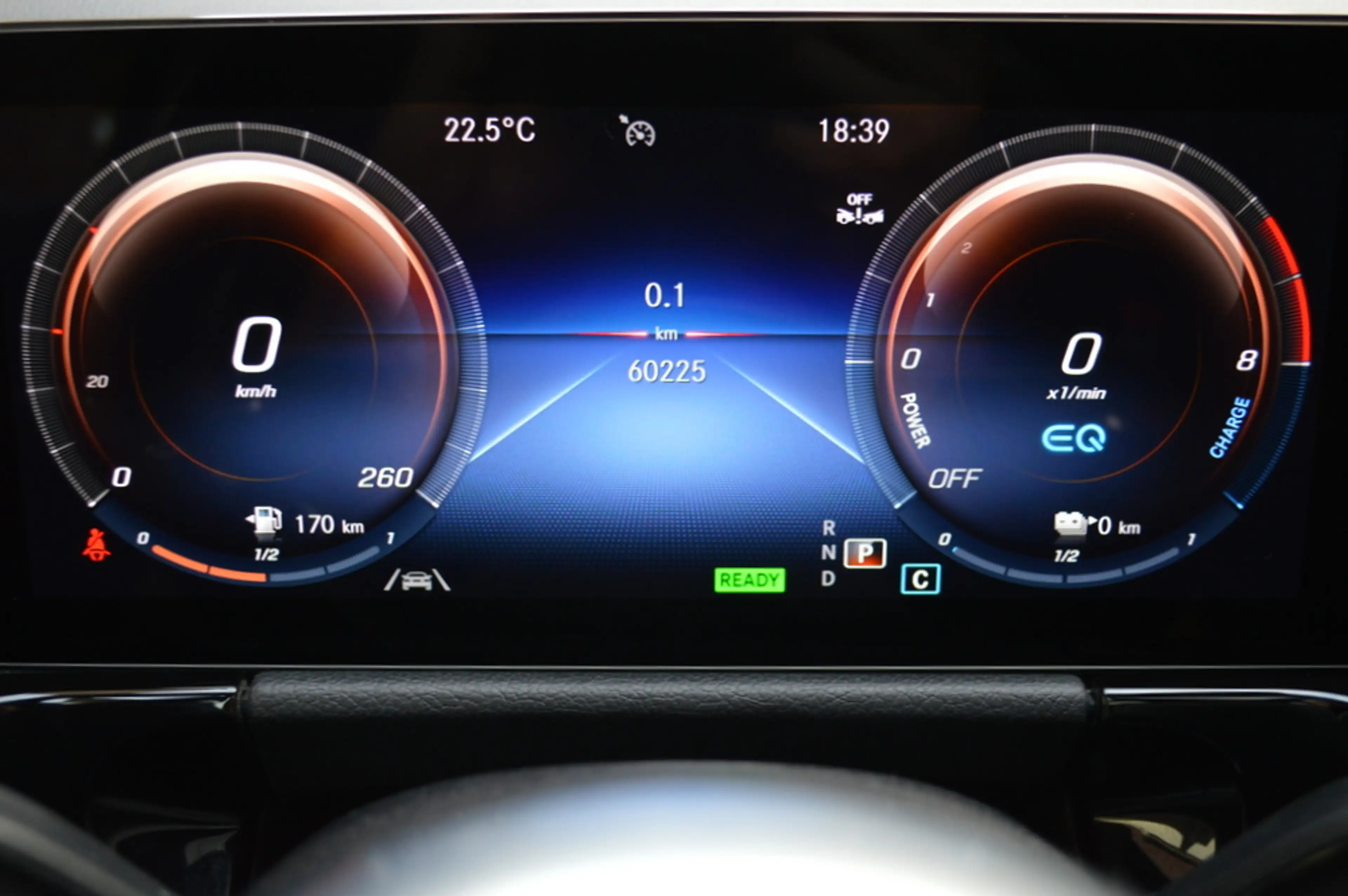 Mercedes-Benz GLA 250 e AMG Multibeam Panorama Memory Camera Keyless Tre — photo 17