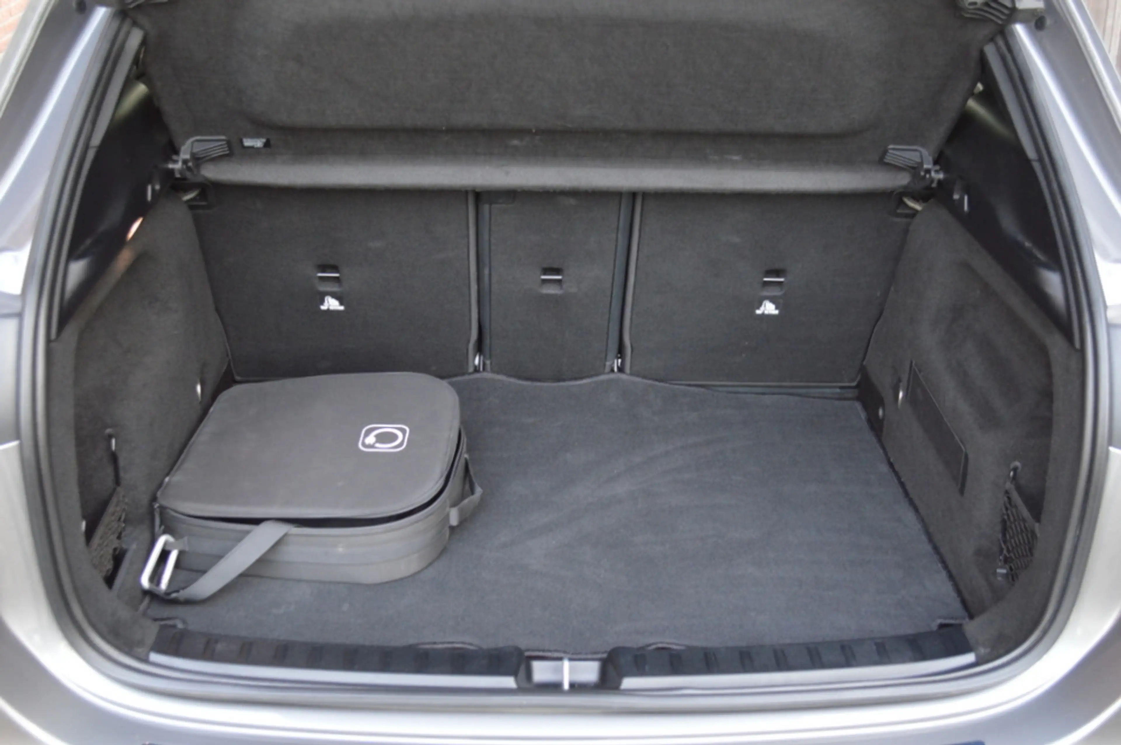 Mercedes-Benz GLA 250 e AMG Multibeam Panorama Memory Camera Keyless Tre — photo 27