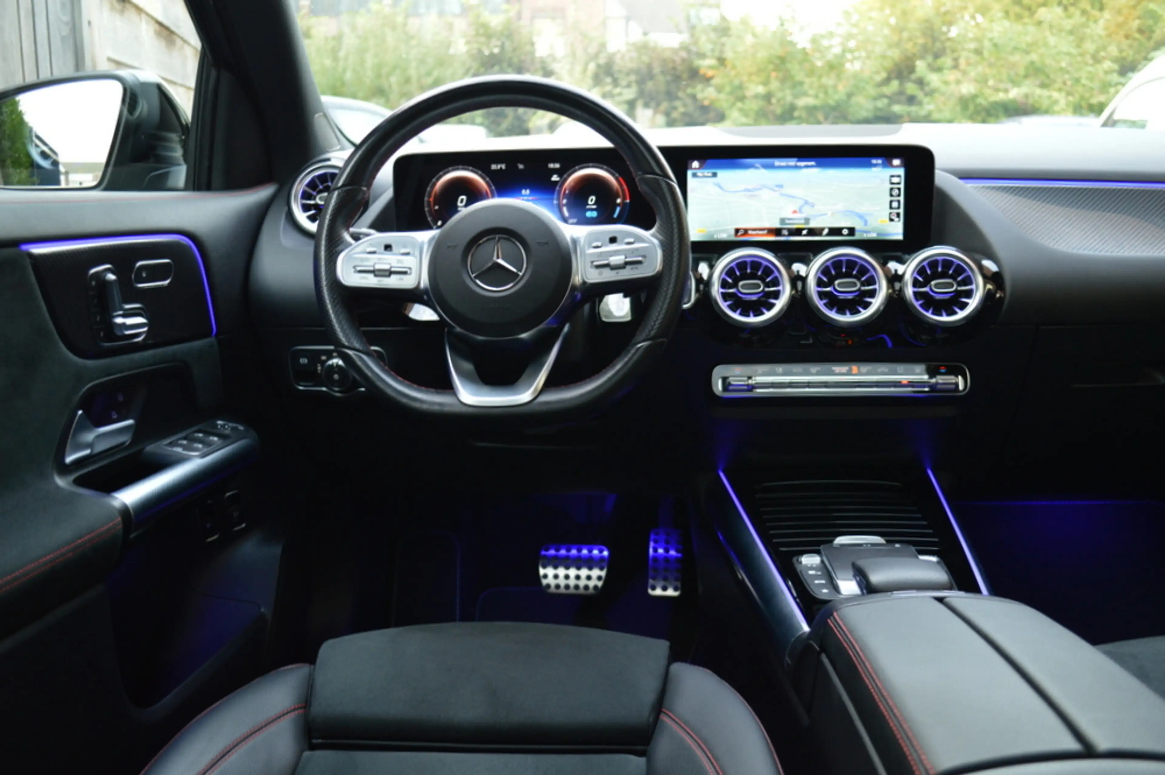 Mercedes-Benz GLA 250 e AMG Multibeam Panorama Memory Camera Keyless Tre — photo 2