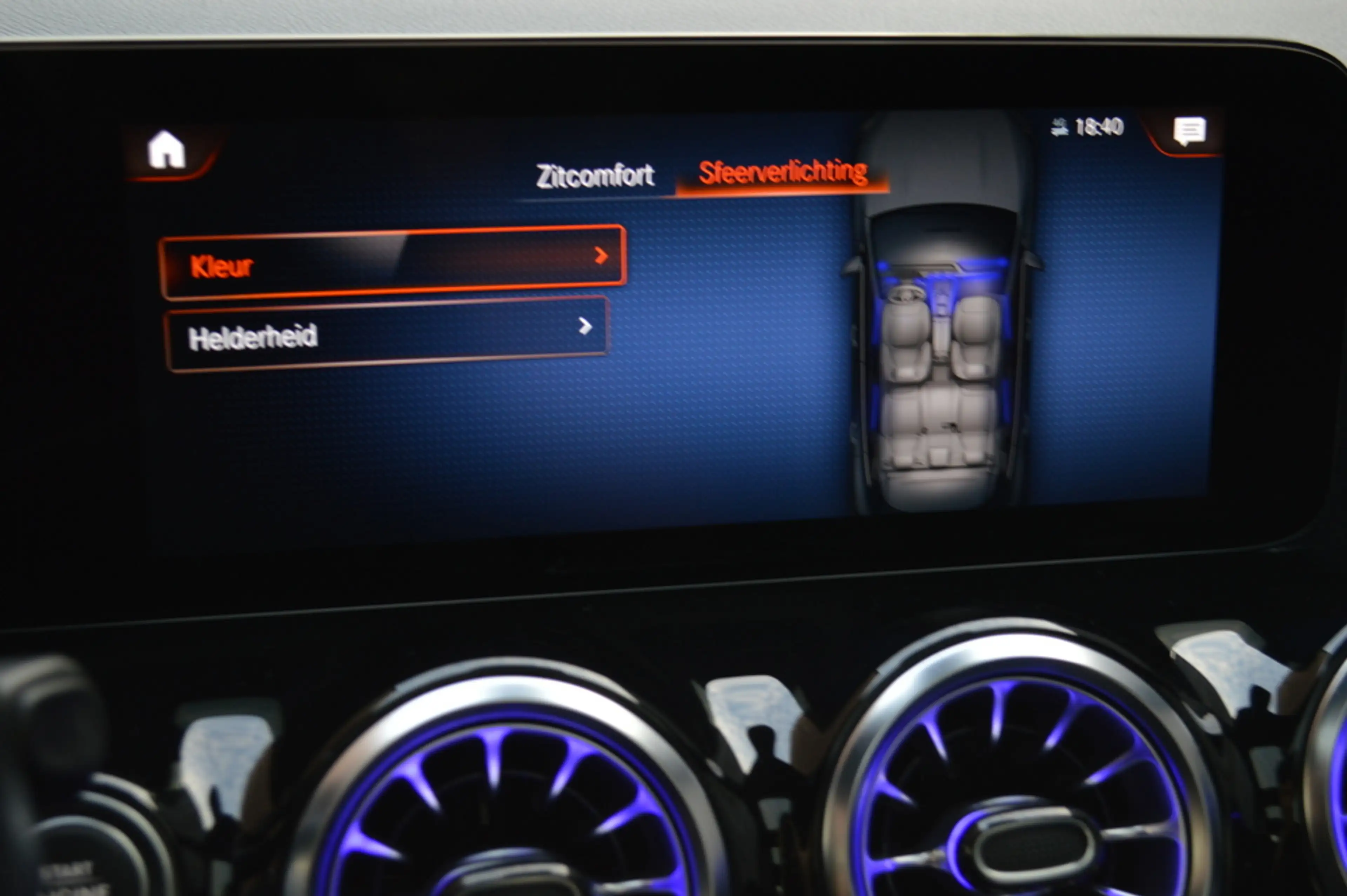 Mercedes-Benz GLA 250 e AMG Multibeam Panorama Memory Camera Keyless Tre — photo 21