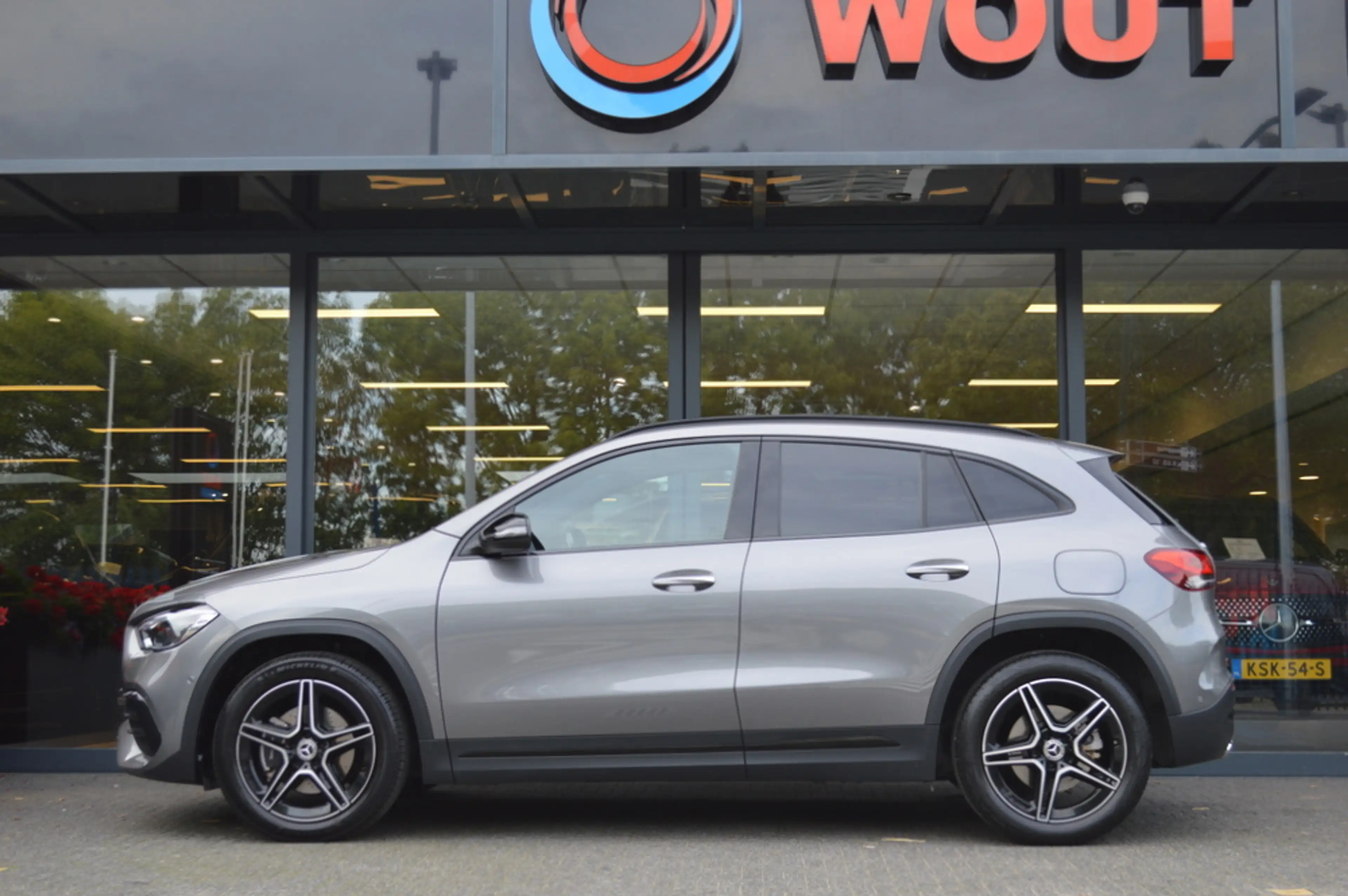 Mercedes-Benz GLA 250 e AMG Multibeam Panorama Memory Camera Keyless Tre — photo 8