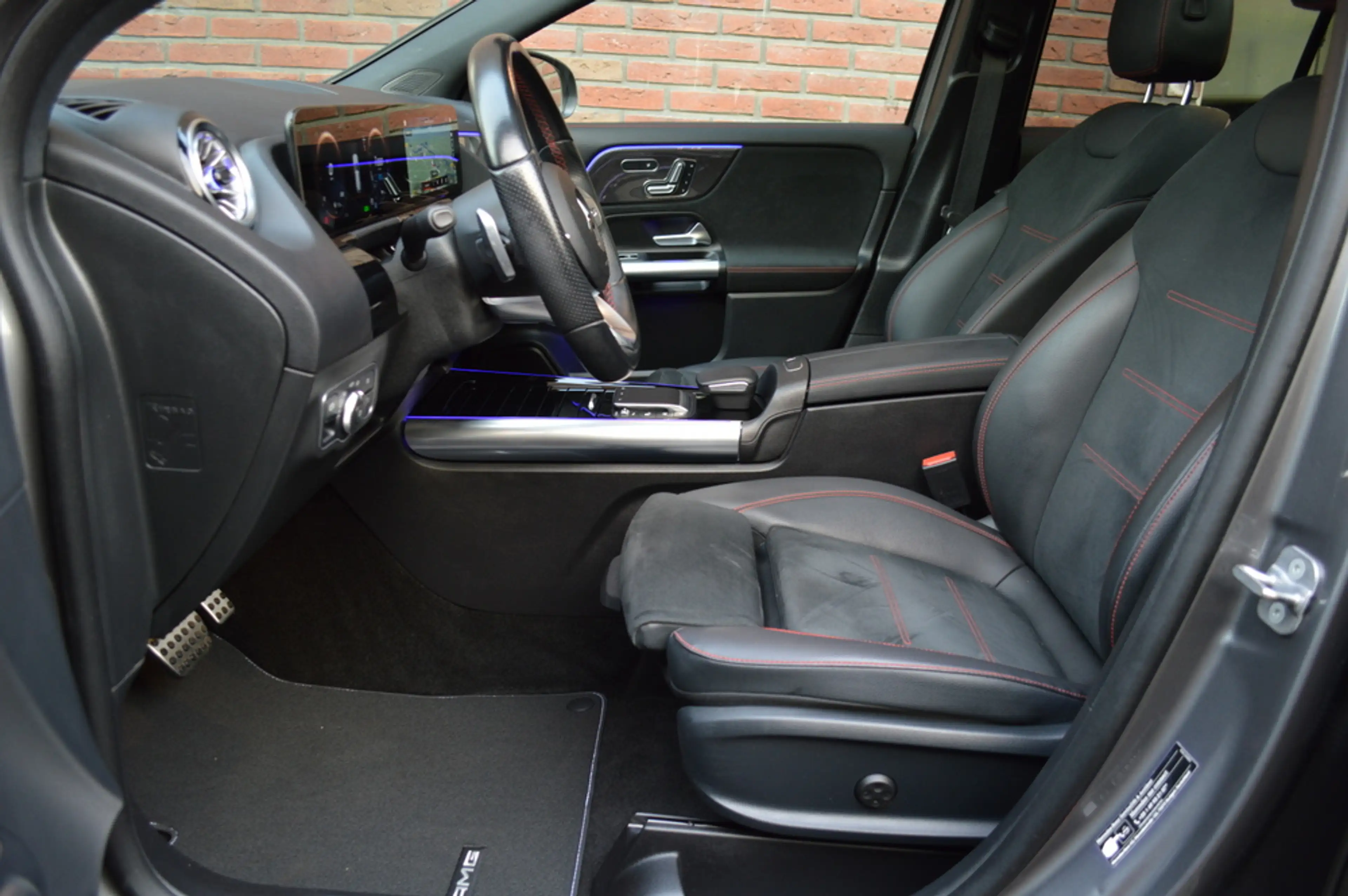 Mercedes-Benz GLA 250 e AMG Multibeam Panorama Memory Camera Keyless Tre — photo 9