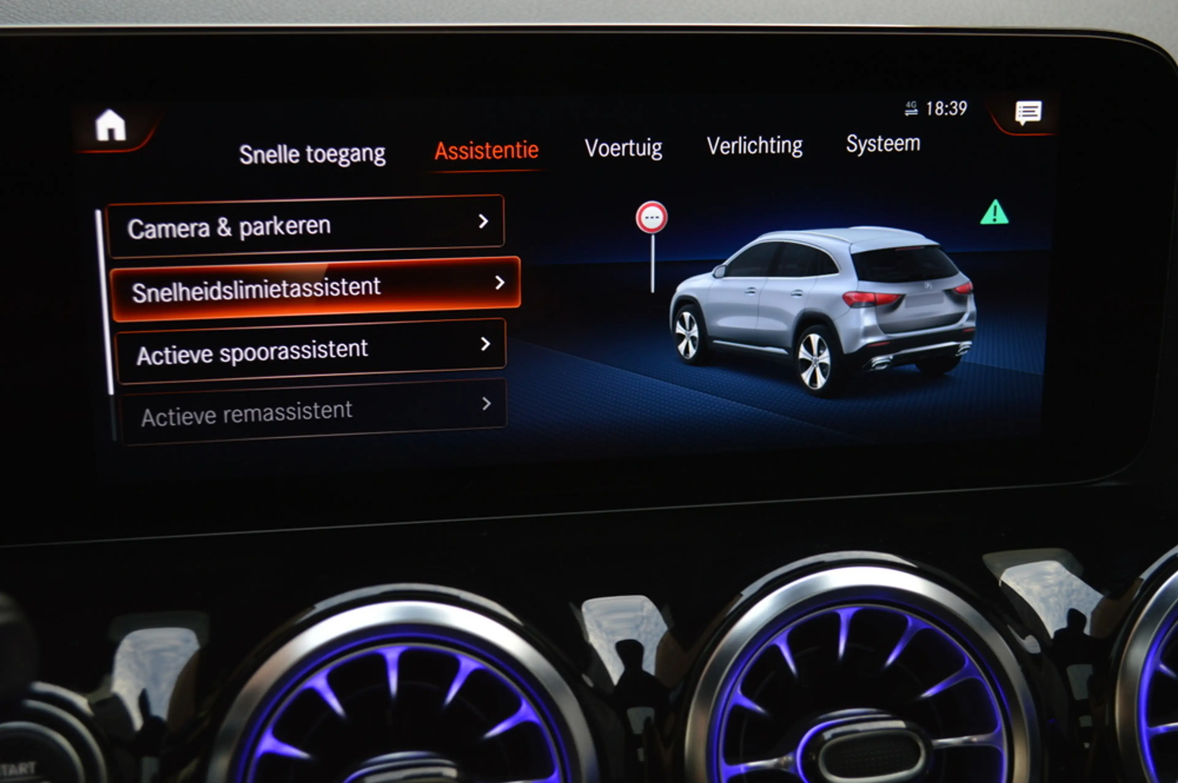 Mercedes-Benz GLA 250 e AMG Multibeam Panorama Memory Camera Keyless Tre — photo 18