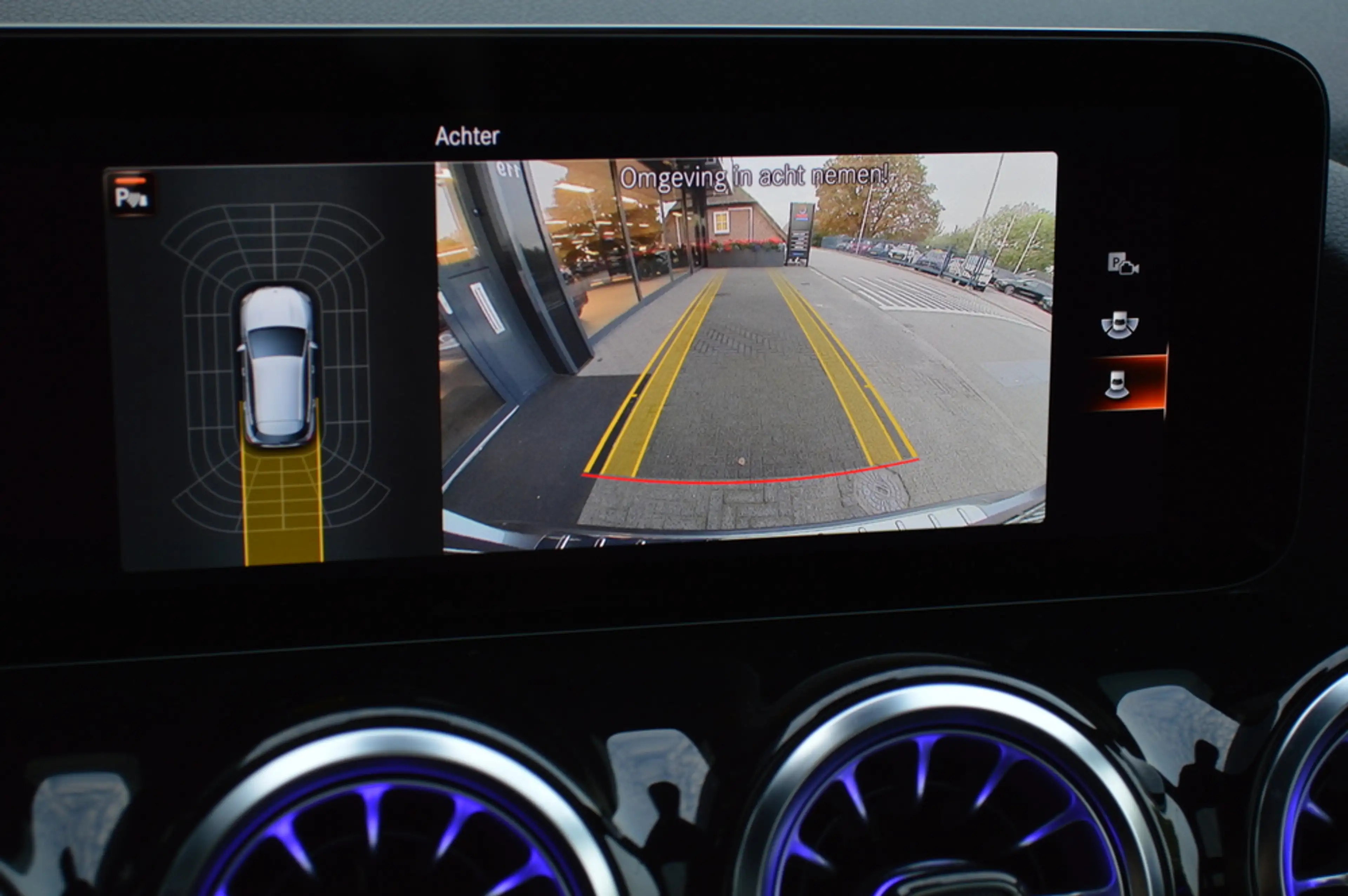 Mercedes-Benz GLA 250 e AMG Multibeam Panorama Memory Camera Keyless Tre — photo 24