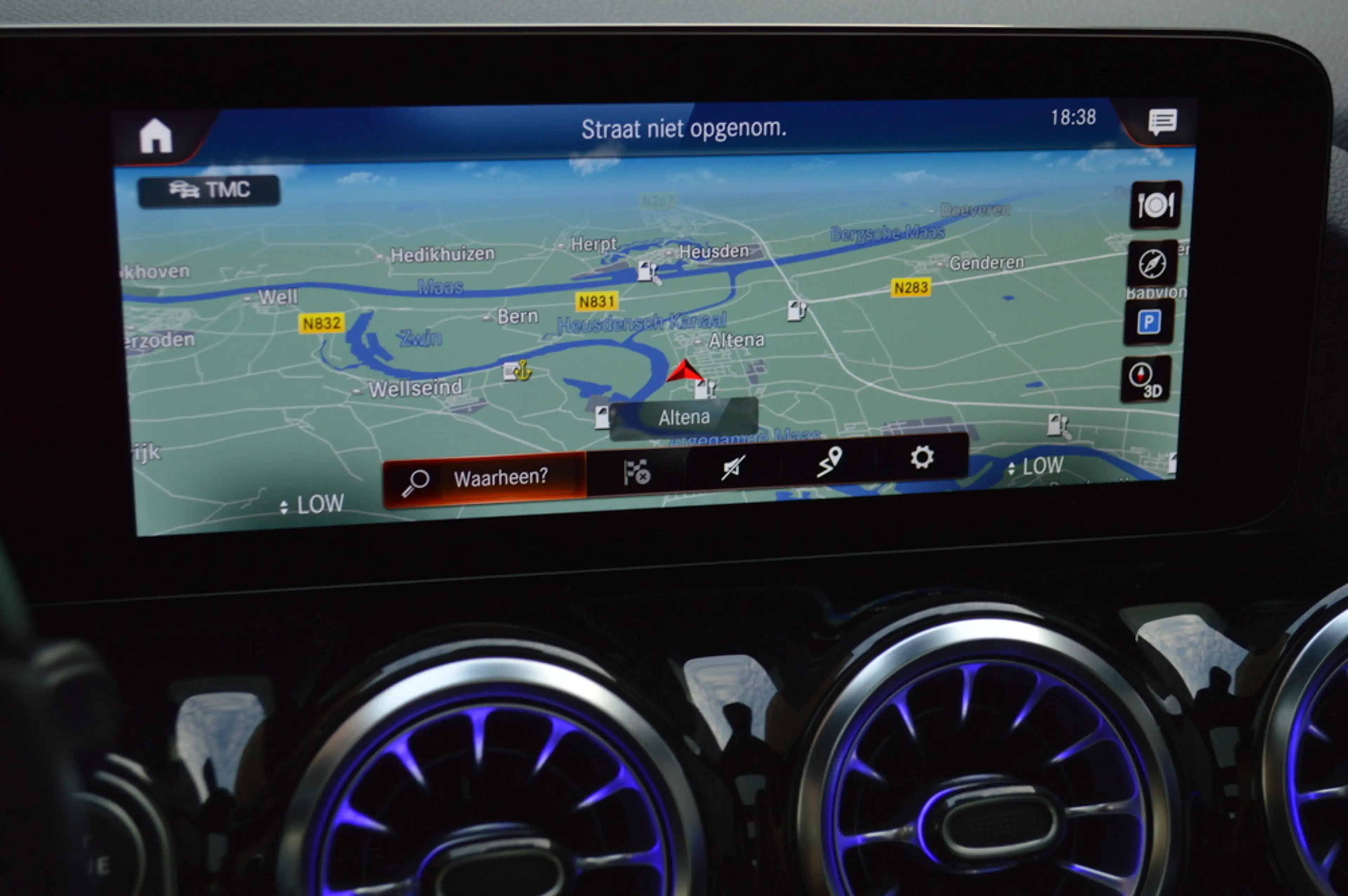 Mercedes-Benz GLA 250 e AMG Multibeam Panorama Memory Camera Keyless Tre — photo 12