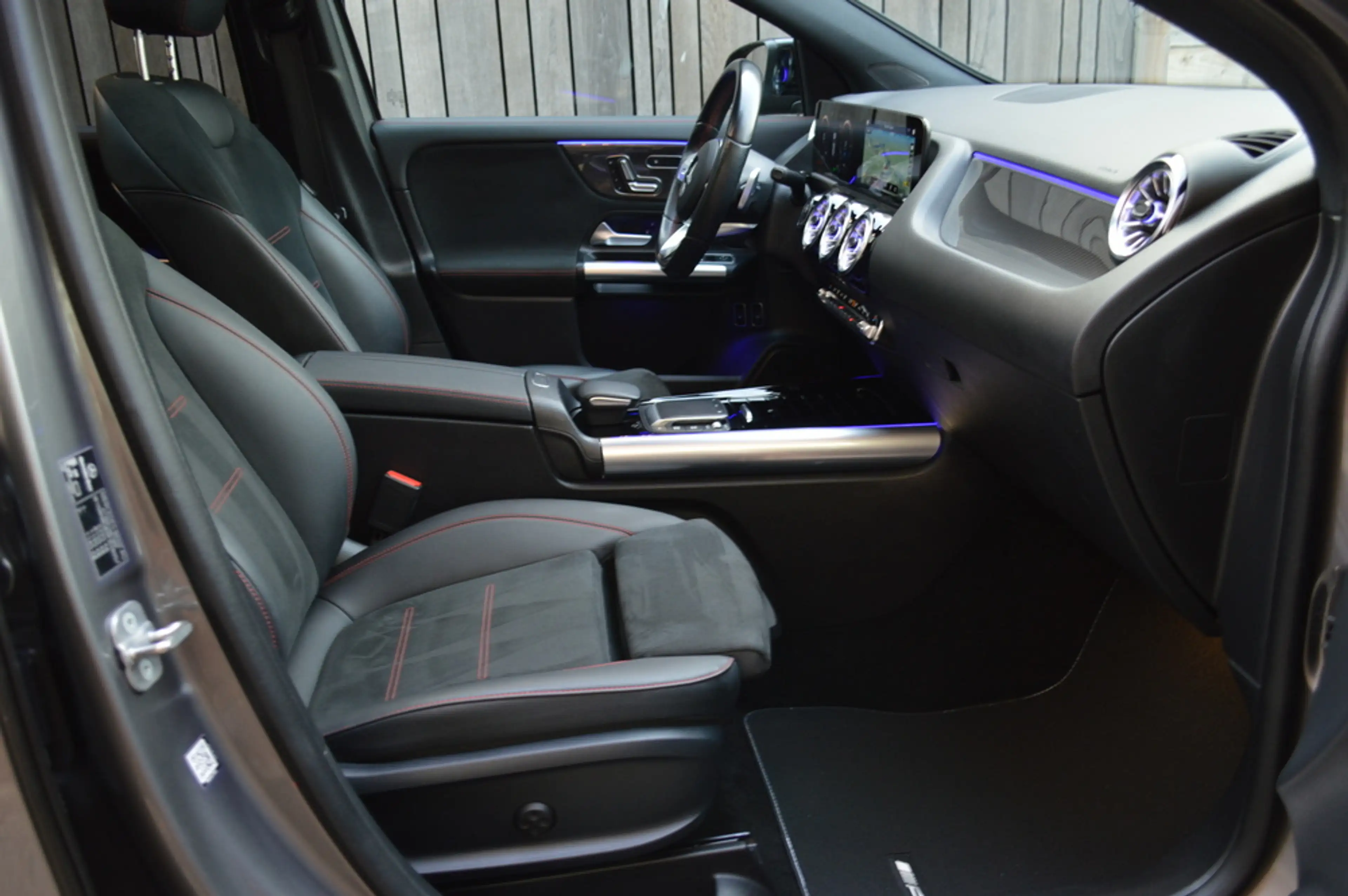 Mercedes-Benz GLA 250 e AMG Multibeam Panorama Memory Camera Keyless Tre — photo 10
