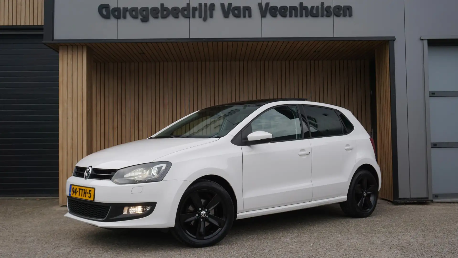 Volkswagen Polo 1.2 TSI 90pk 5Drs Highline Pano.Dak Xenon 16inch L Wit - 1