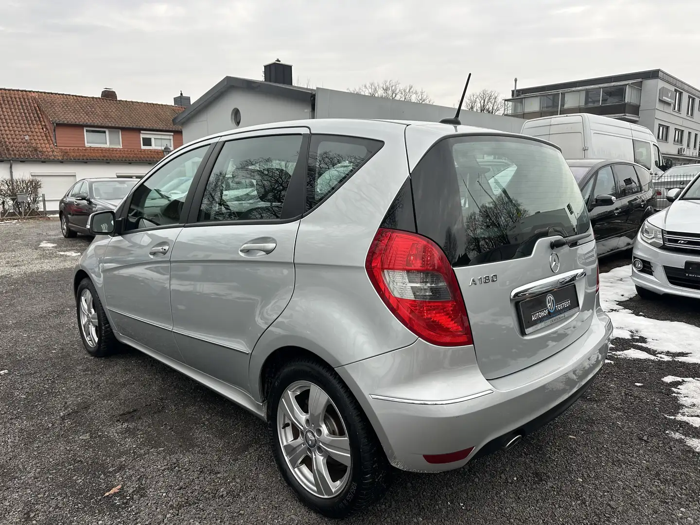 Mercedes-Benz A 180 BlueEffiency*87TKM*SHZ*TÜV&Service Neu Grau - 2