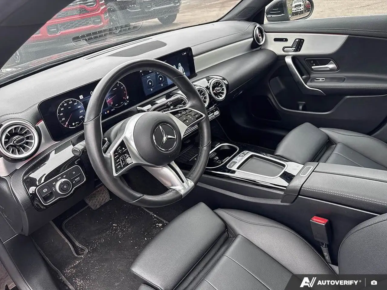 Mercedes-Benz CLA снимка Mercedes-Benz CLA