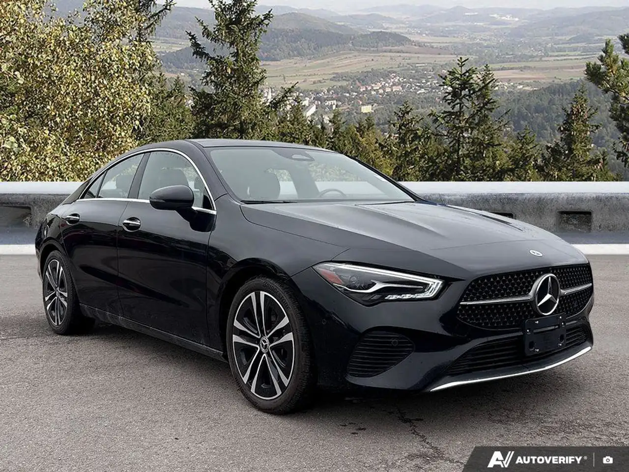 Mercedes-Benz CLA снимка Mercedes-Benz CLA