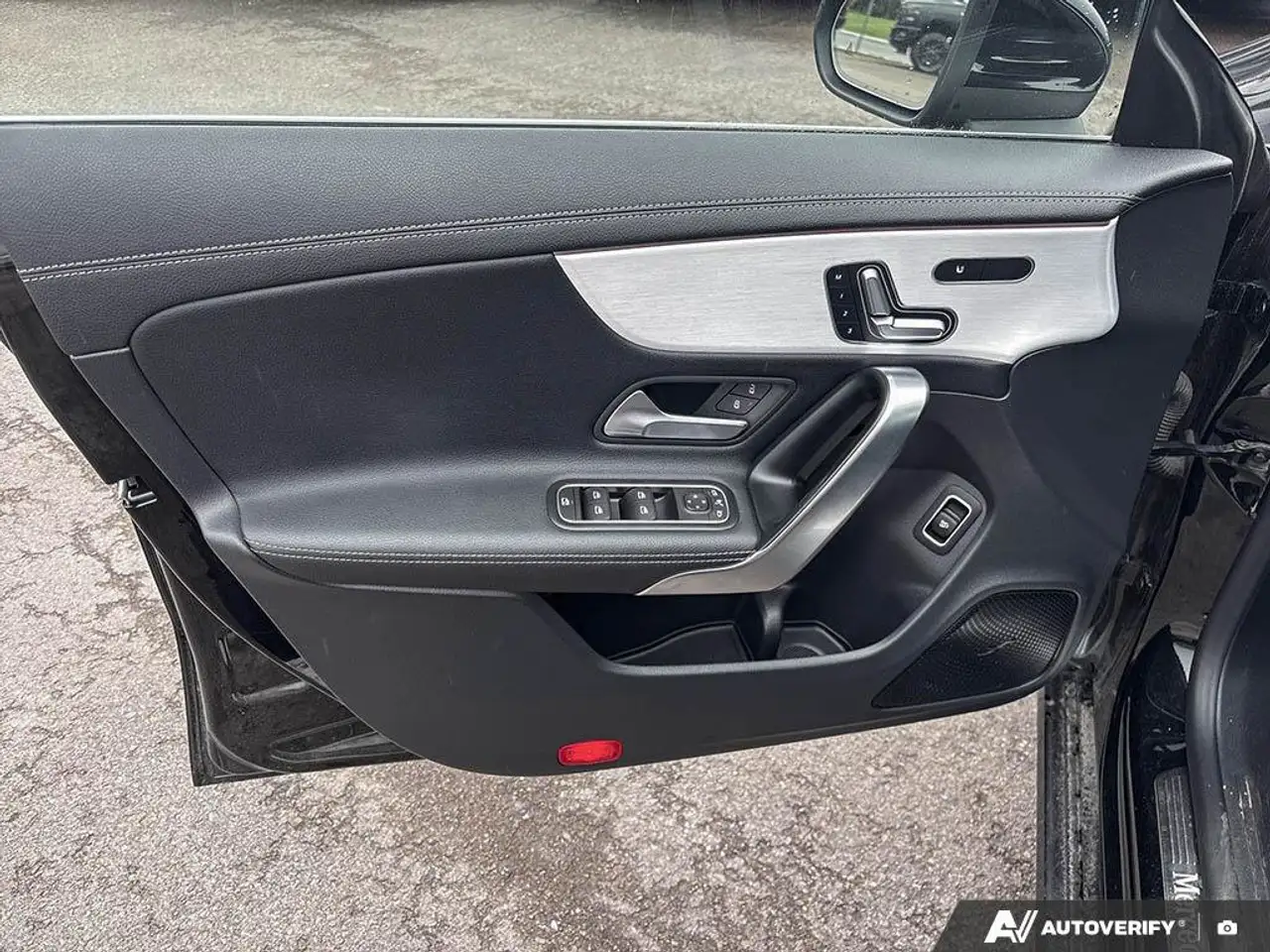 Mercedes-Benz CLA снимка Mercedes-Benz CLA