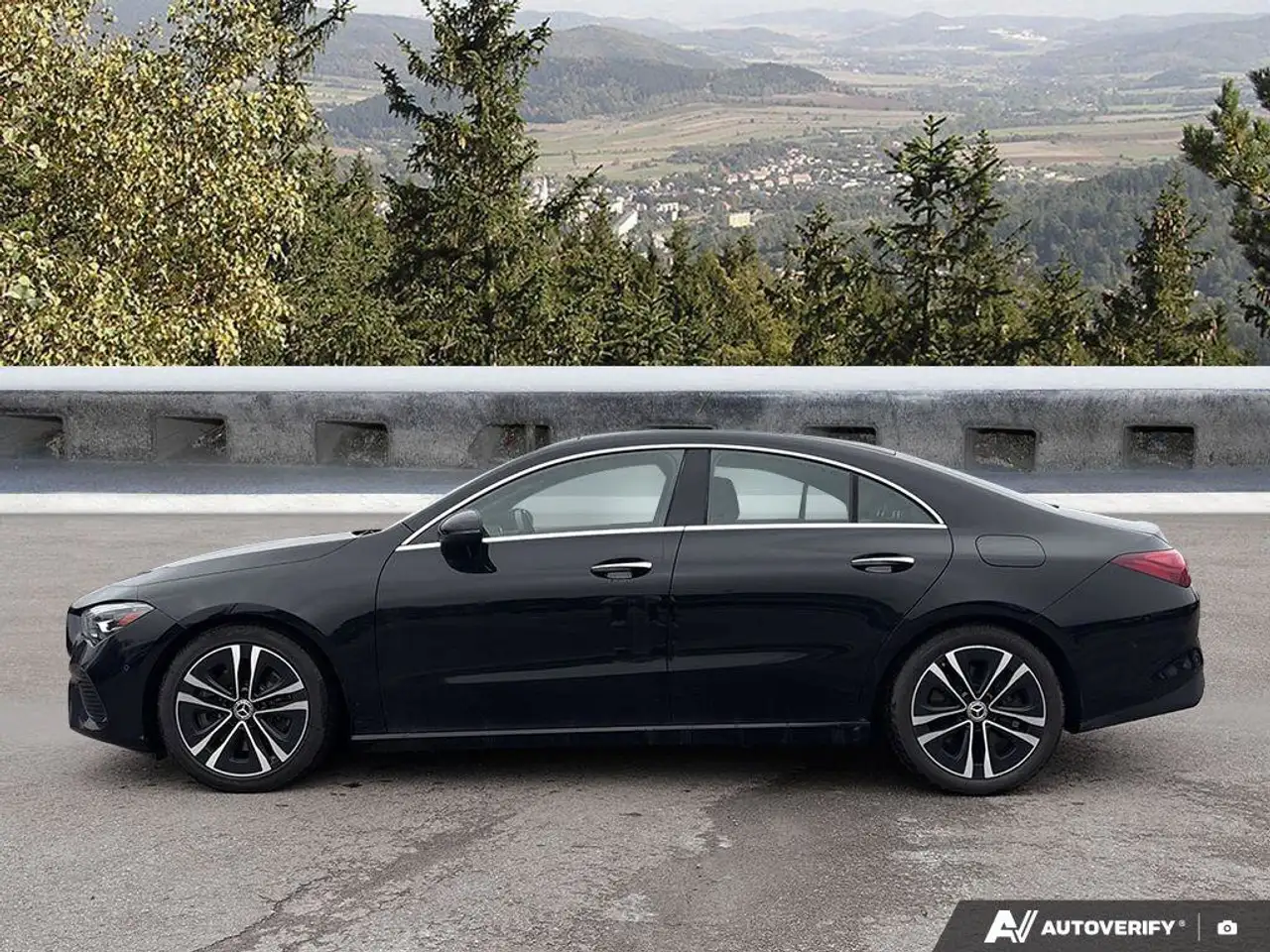 Mercedes-Benz CLA снимка Mercedes-Benz CLA