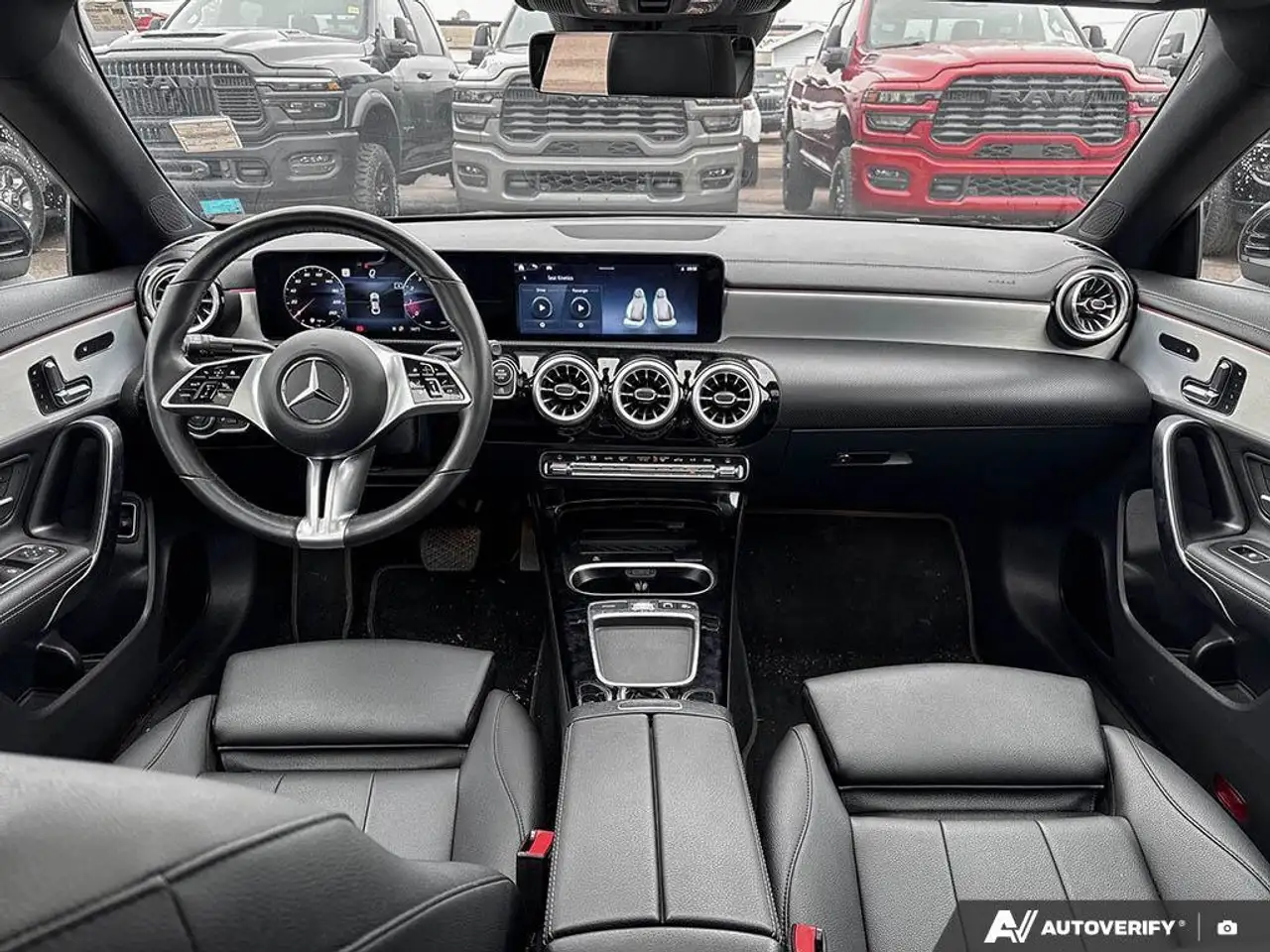 Mercedes-Benz CLA снимка Mercedes-Benz CLA