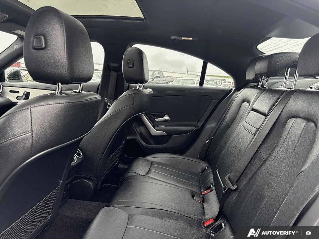 Mercedes-Benz CLA снимка Mercedes-Benz CLA